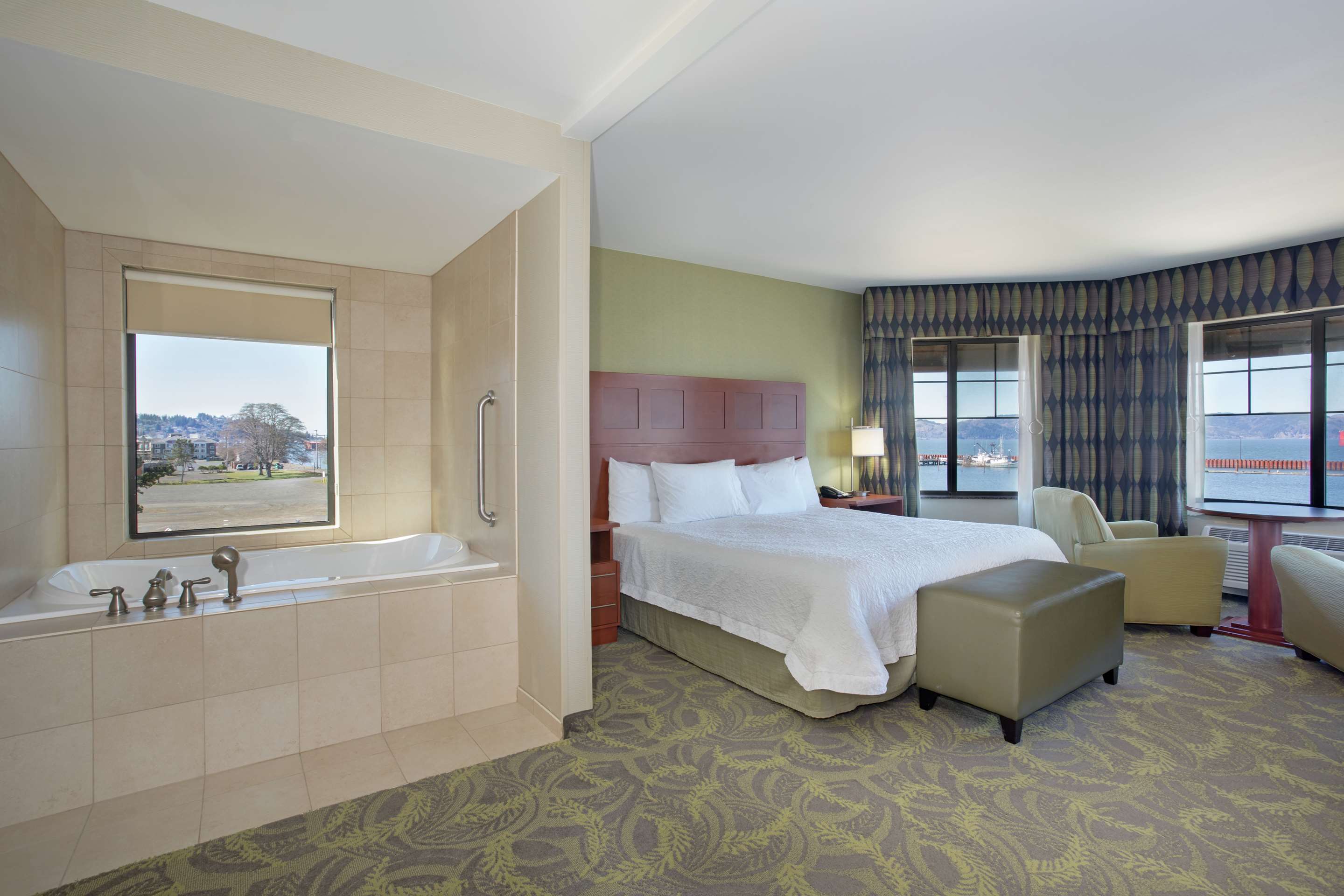 Guest room bath