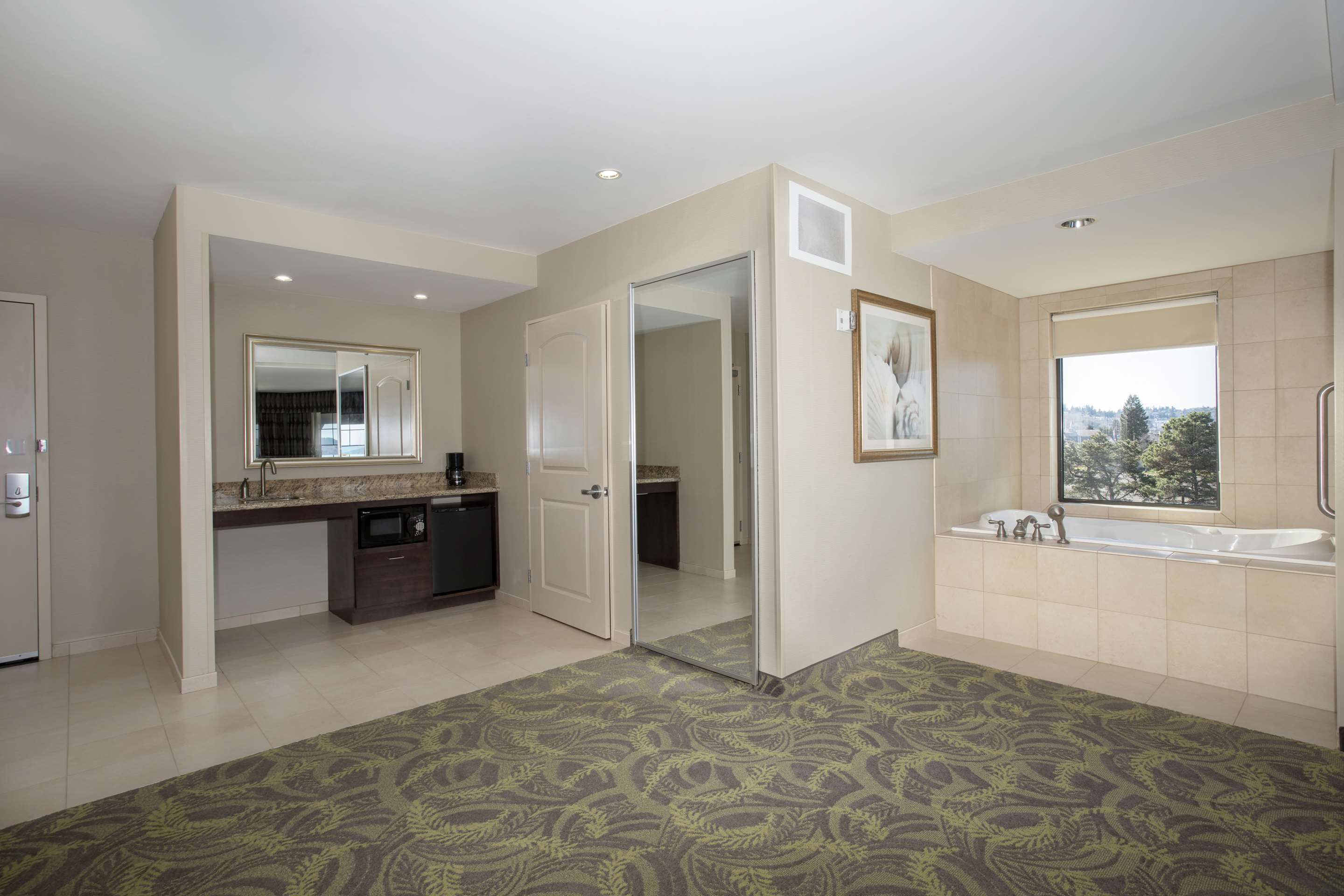 Guest room bath