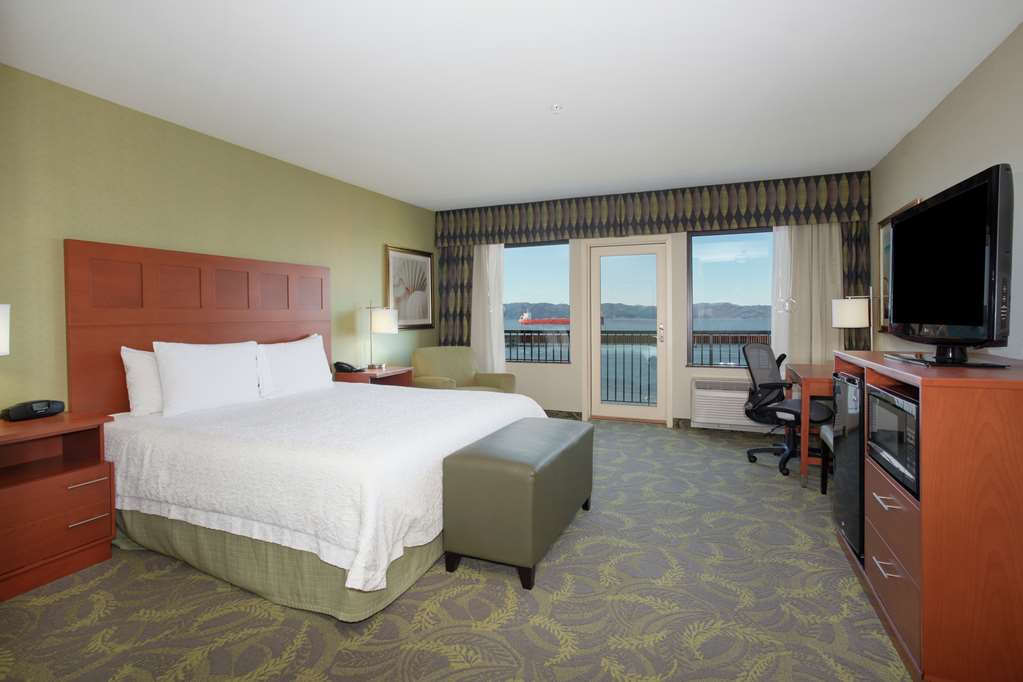 Hampton Inn and Suites Astoria Room Type - 1KNG MOB HEAR ACC W TUB NS