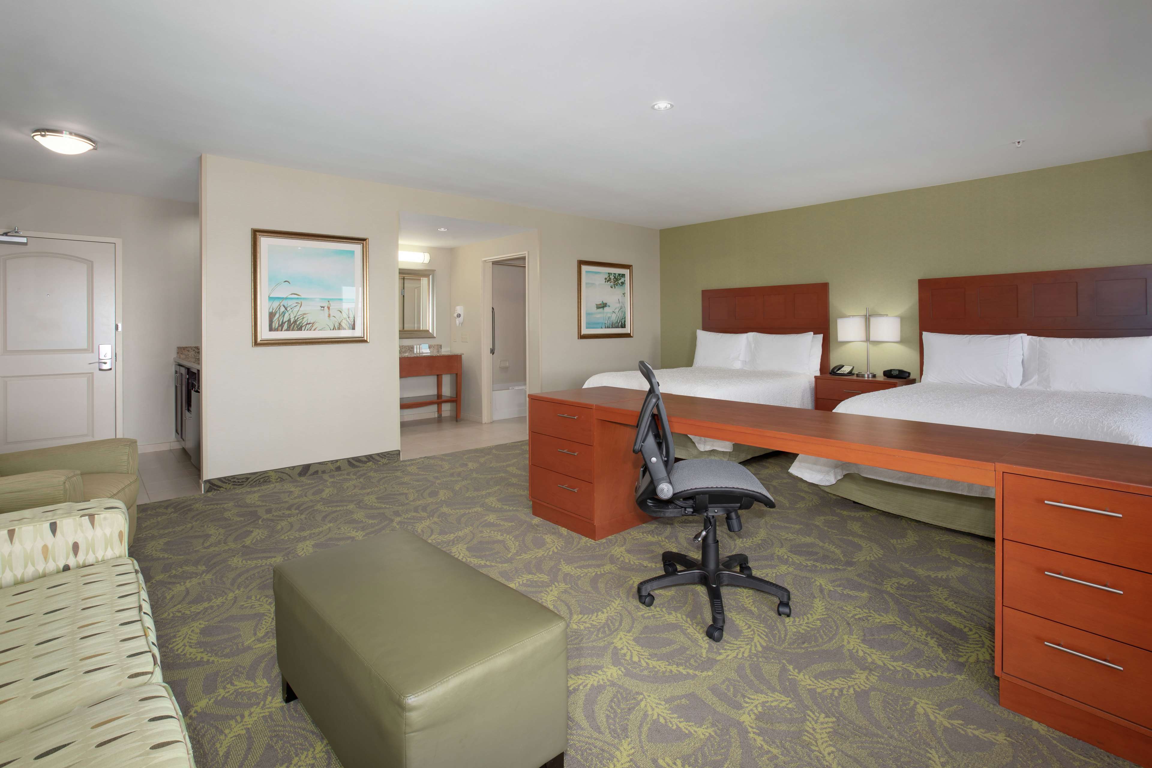 Hampton Inn and Suites Astoria Room Type - 2QN STUDIO RIVERVW BALCONY