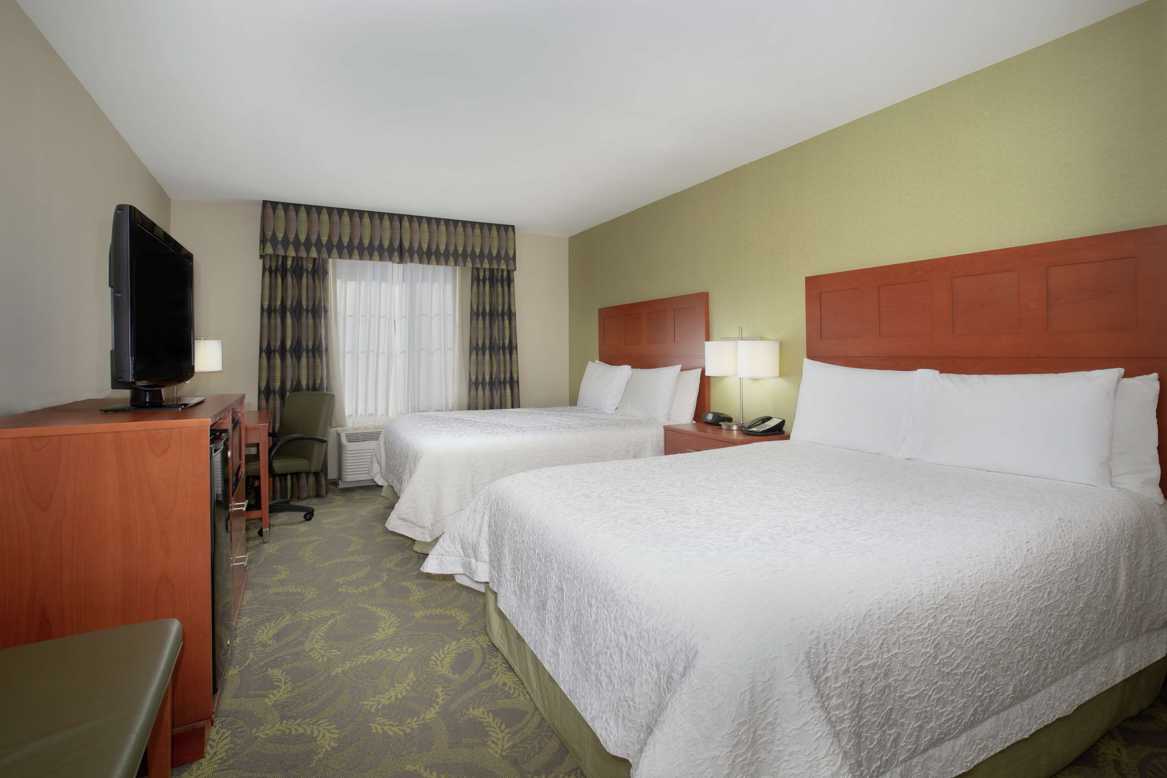 Hampton Inn and Suites Astoria Room Type - 2 QUEEN BEDS NONSMOKING