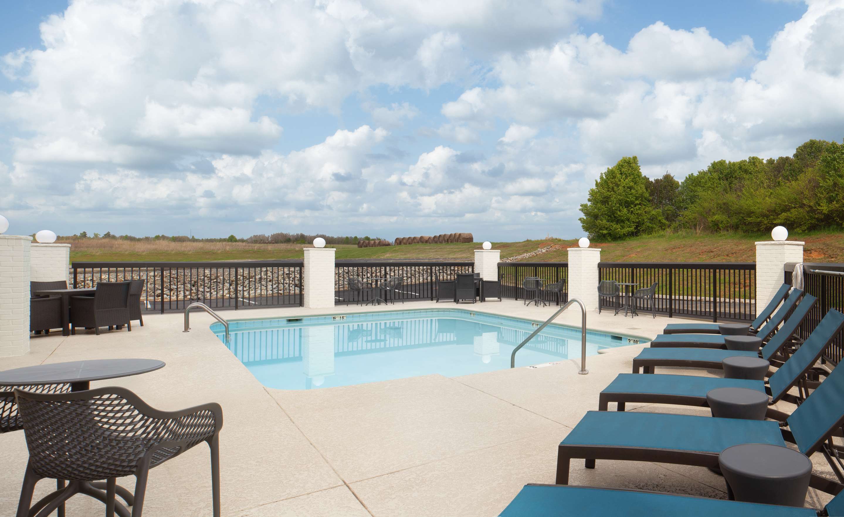 Pool | Hampton Inn Athens