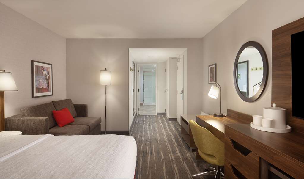 Hampton Inn Athens, TN-guestroom-Guest Room,On-Site.jpg
