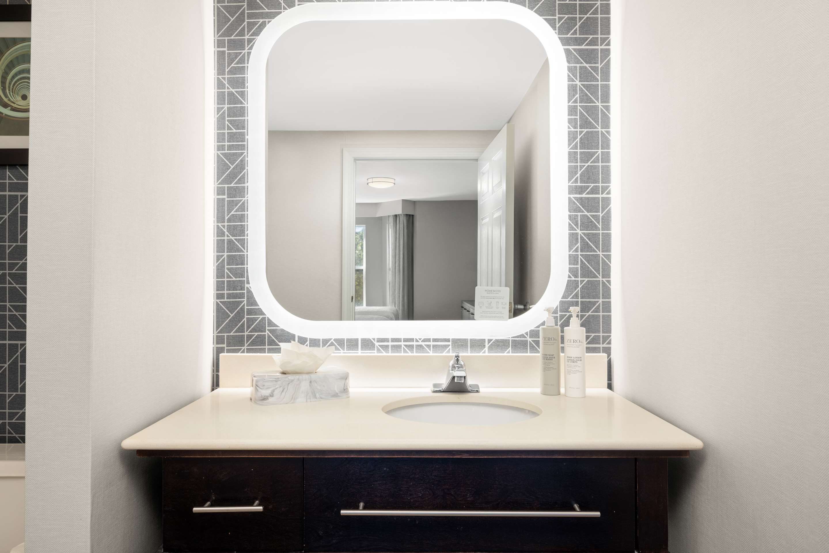 Guest room bath
