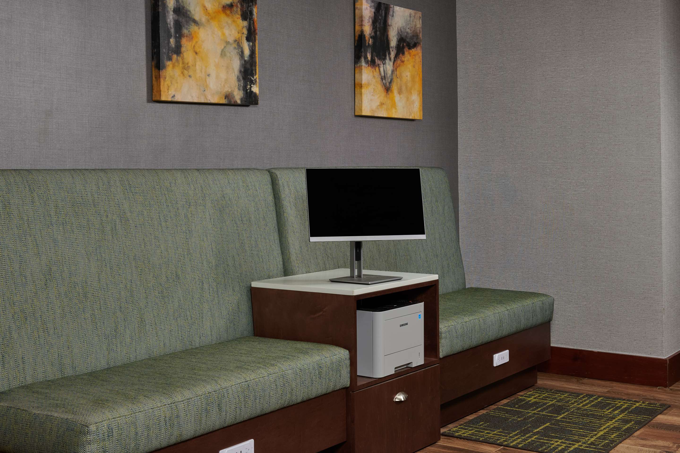 Business Center | Hampton Inn Atlanta-Cumberland Mall/Cobb Galleria Area