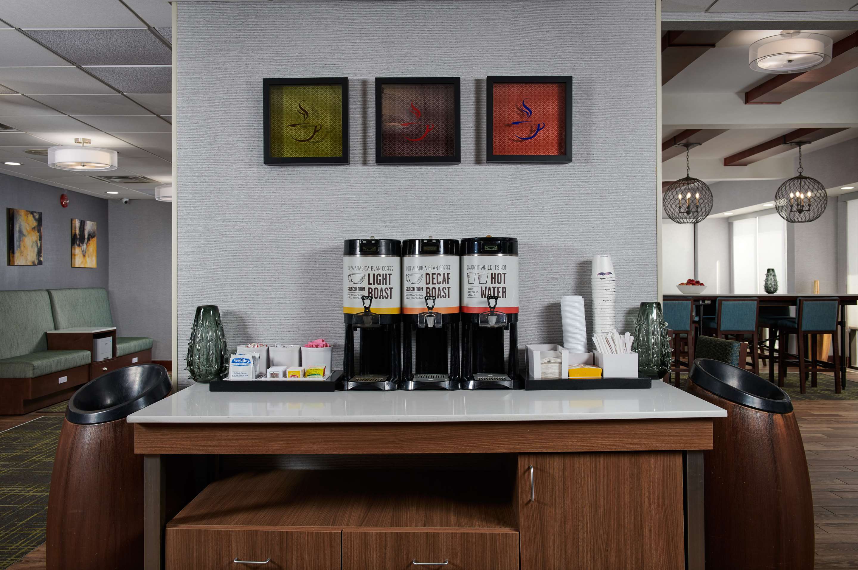 Breakfast Area | Hampton Inn Atlanta-Cumberland Mall/Cobb Galleria Area