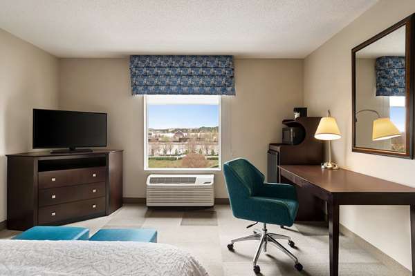  - Hampton Inn & Suites Camp Creek Pkwy East Point - I-285, Exit 2