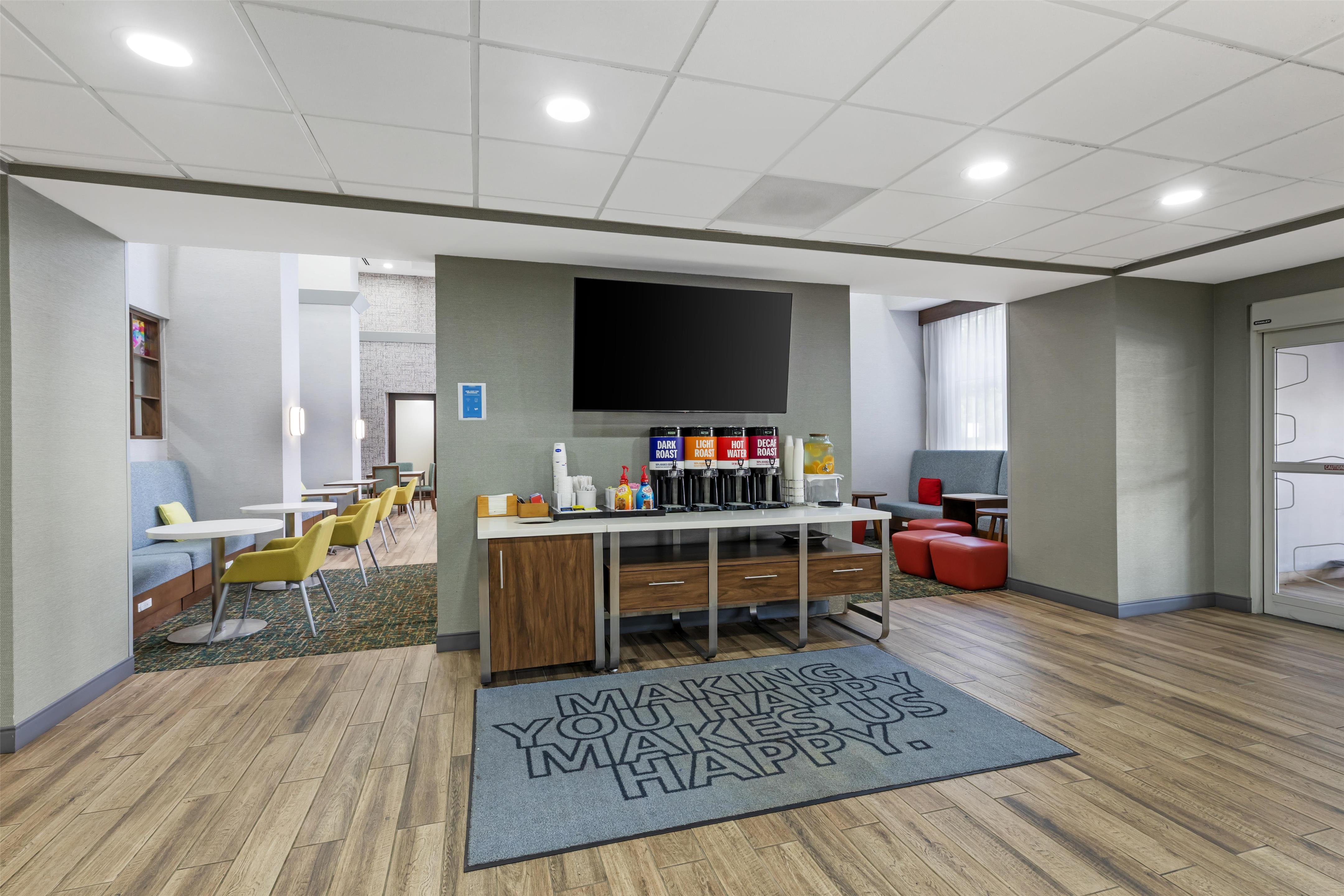 Lobby | Hampton Inn & Suites Atlanta Airport West/Camp Creek Pkwy