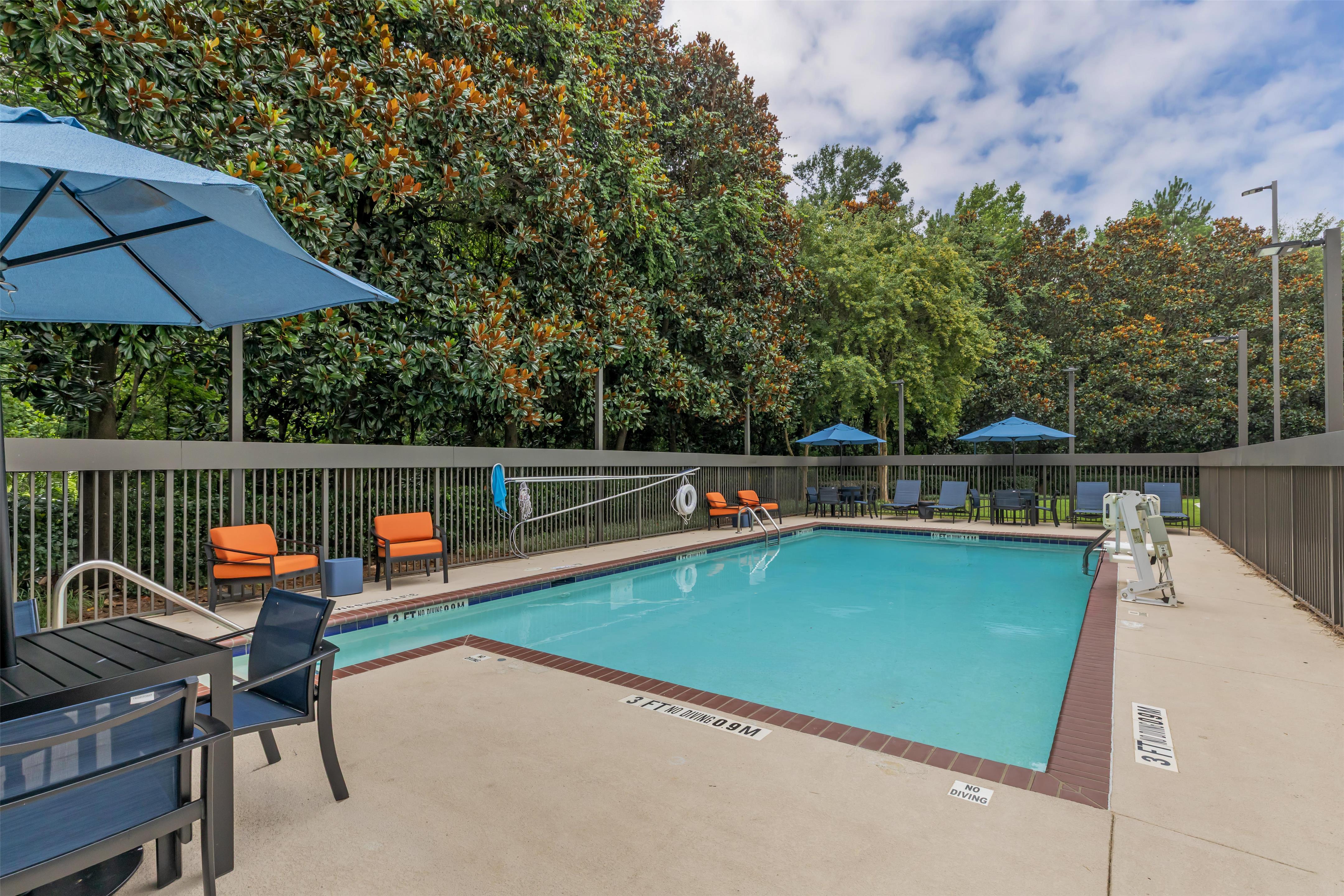 Pool | Hampton Inn & Suites Atlanta Airport West/Camp Creek Pkwy