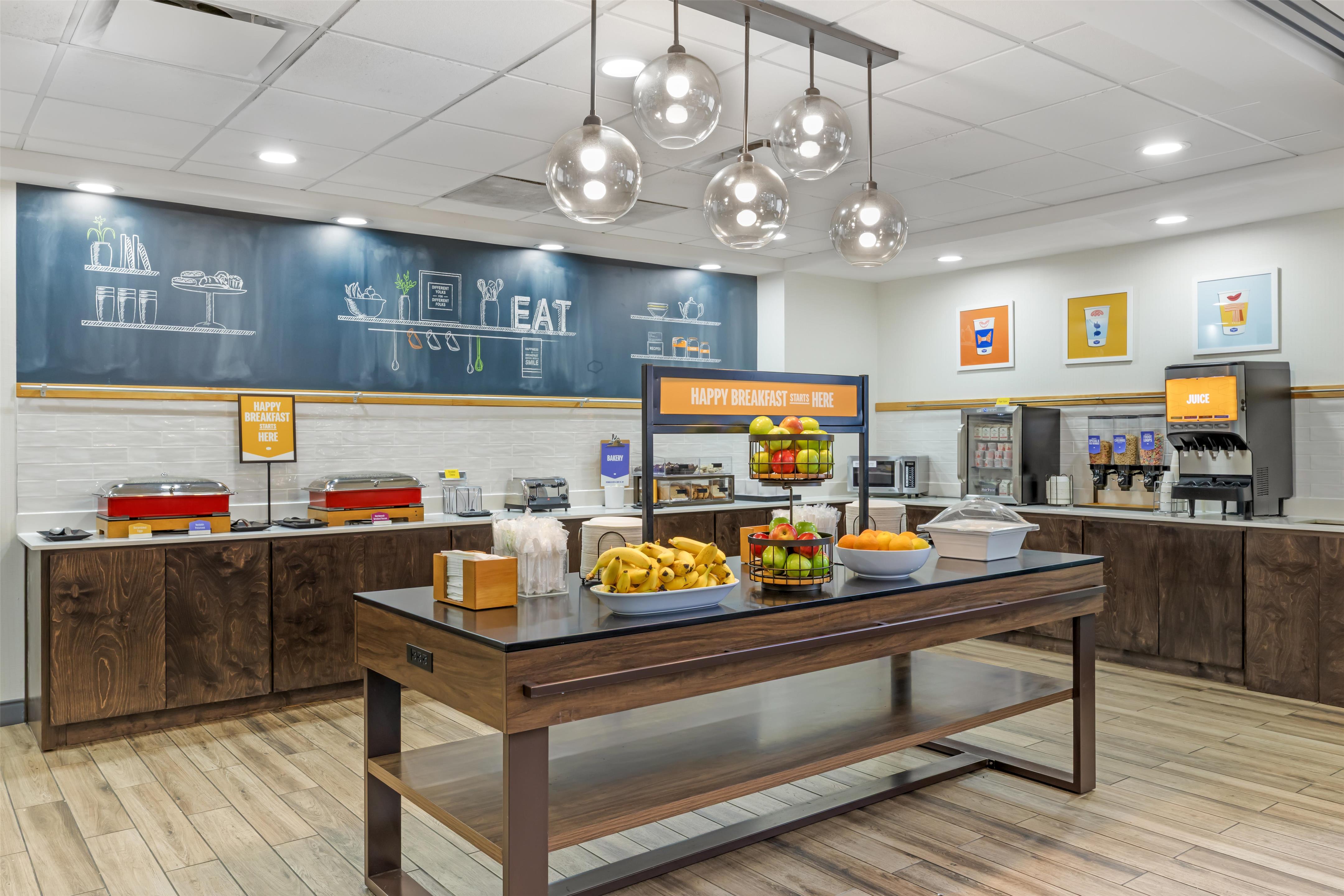 Breakfast Area | Hampton Inn & Suites Atlanta Airport West/Camp Creek Pkwy