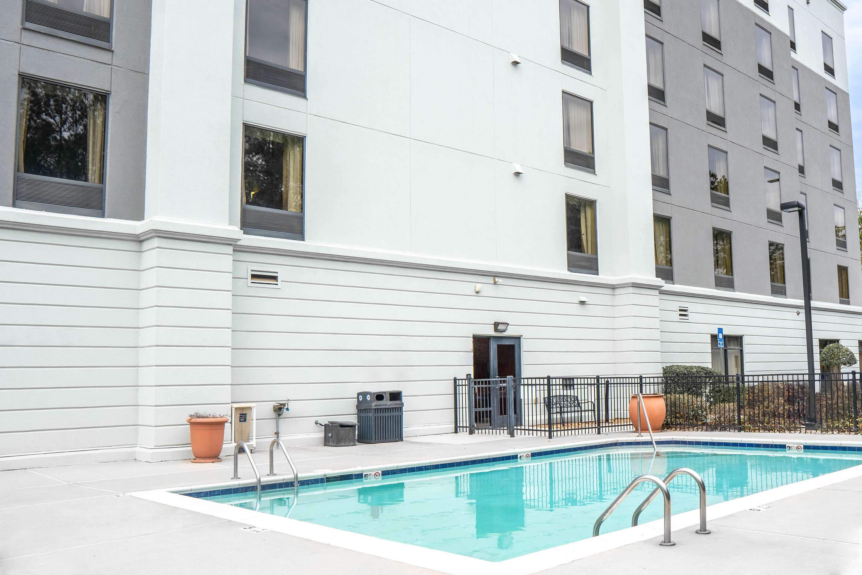 Pool | Hampton Inn Covington