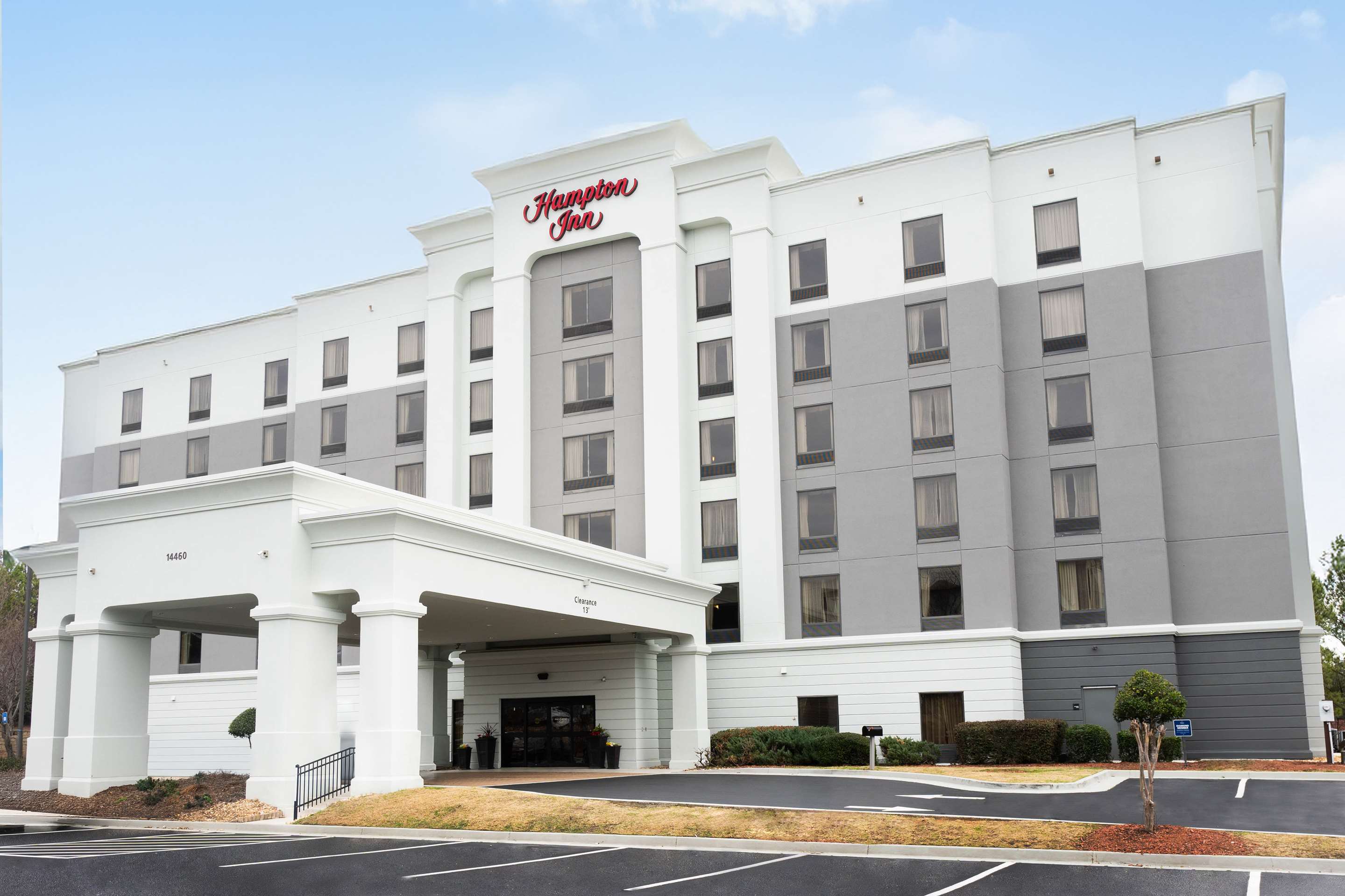 Exterior | Hampton Inn Covington