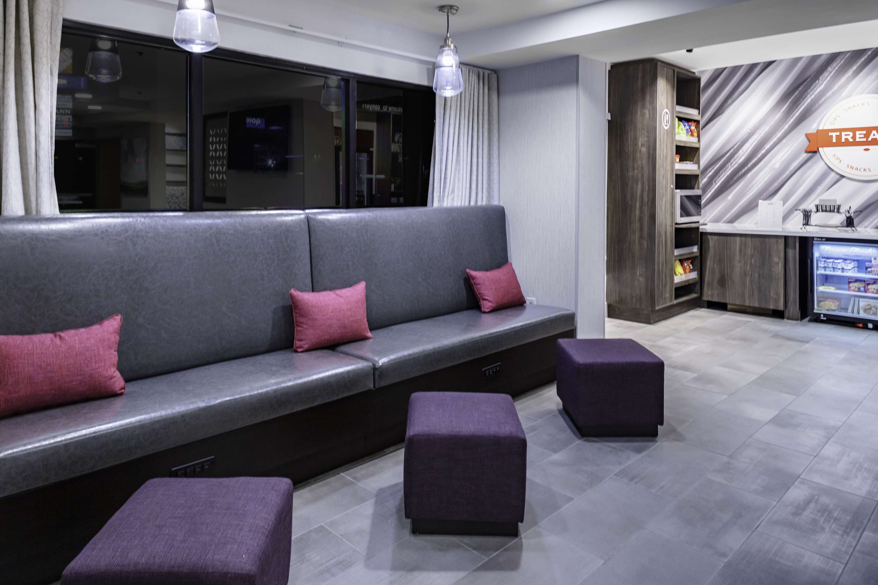 Lobby | Hampton Inn Conyers
