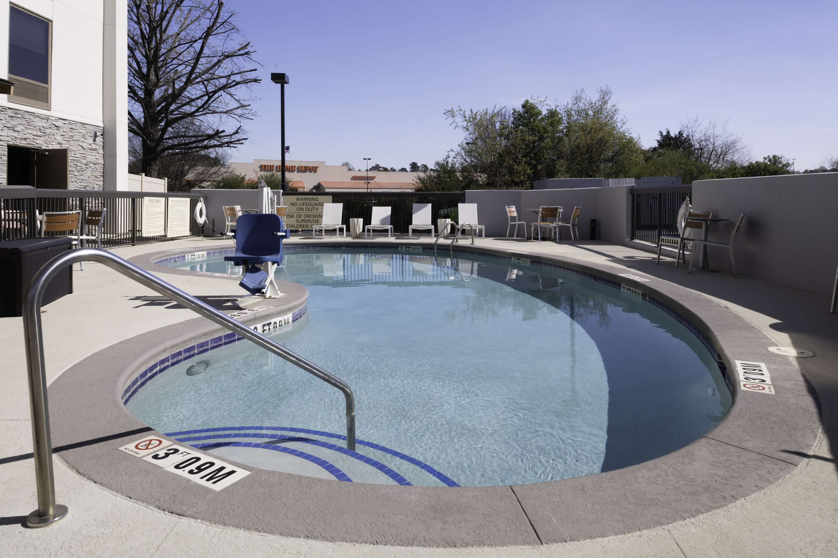 Pool | Hampton Inn Conyers