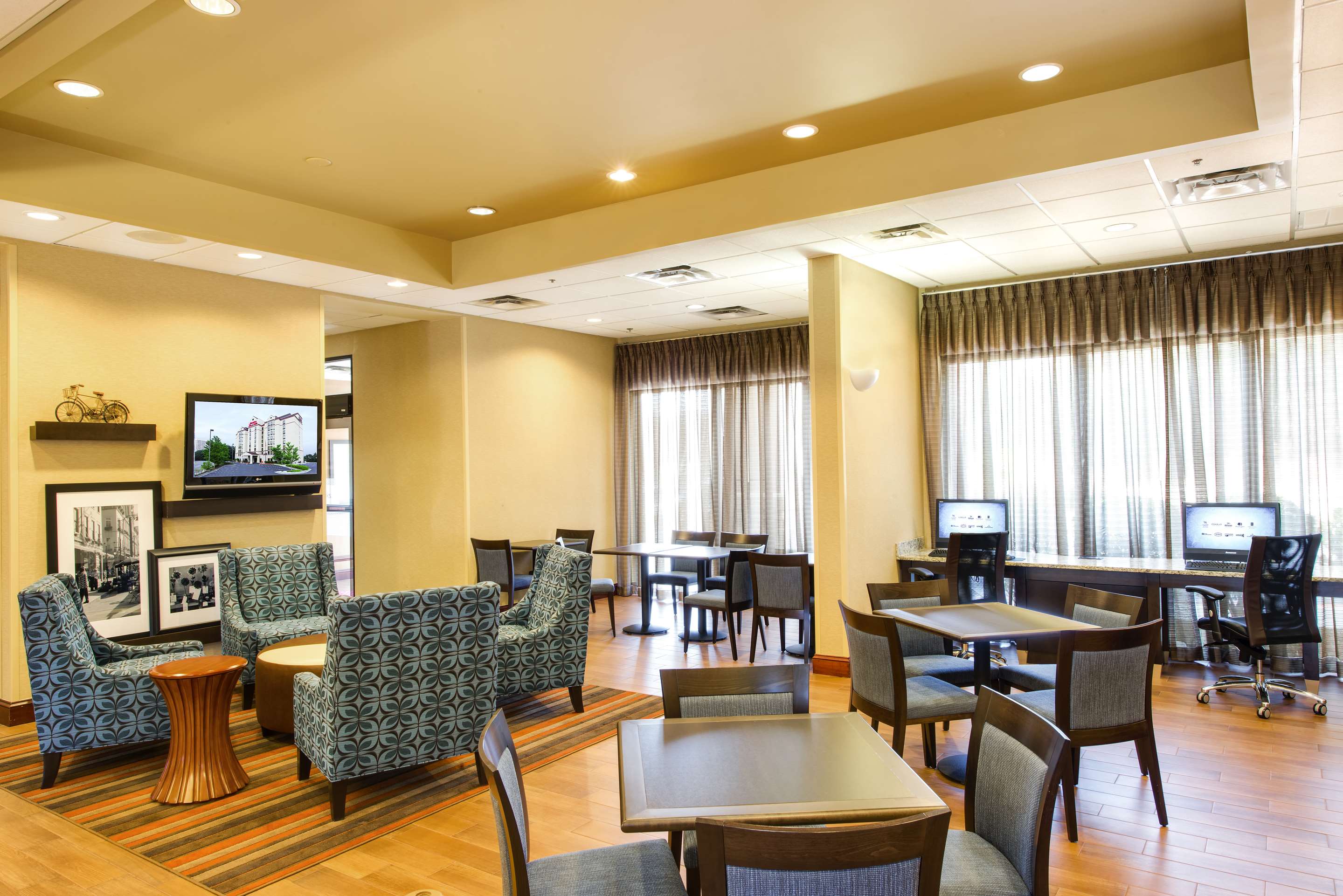 Business Center | Hampton Inn & Suites Atlanta Galleria