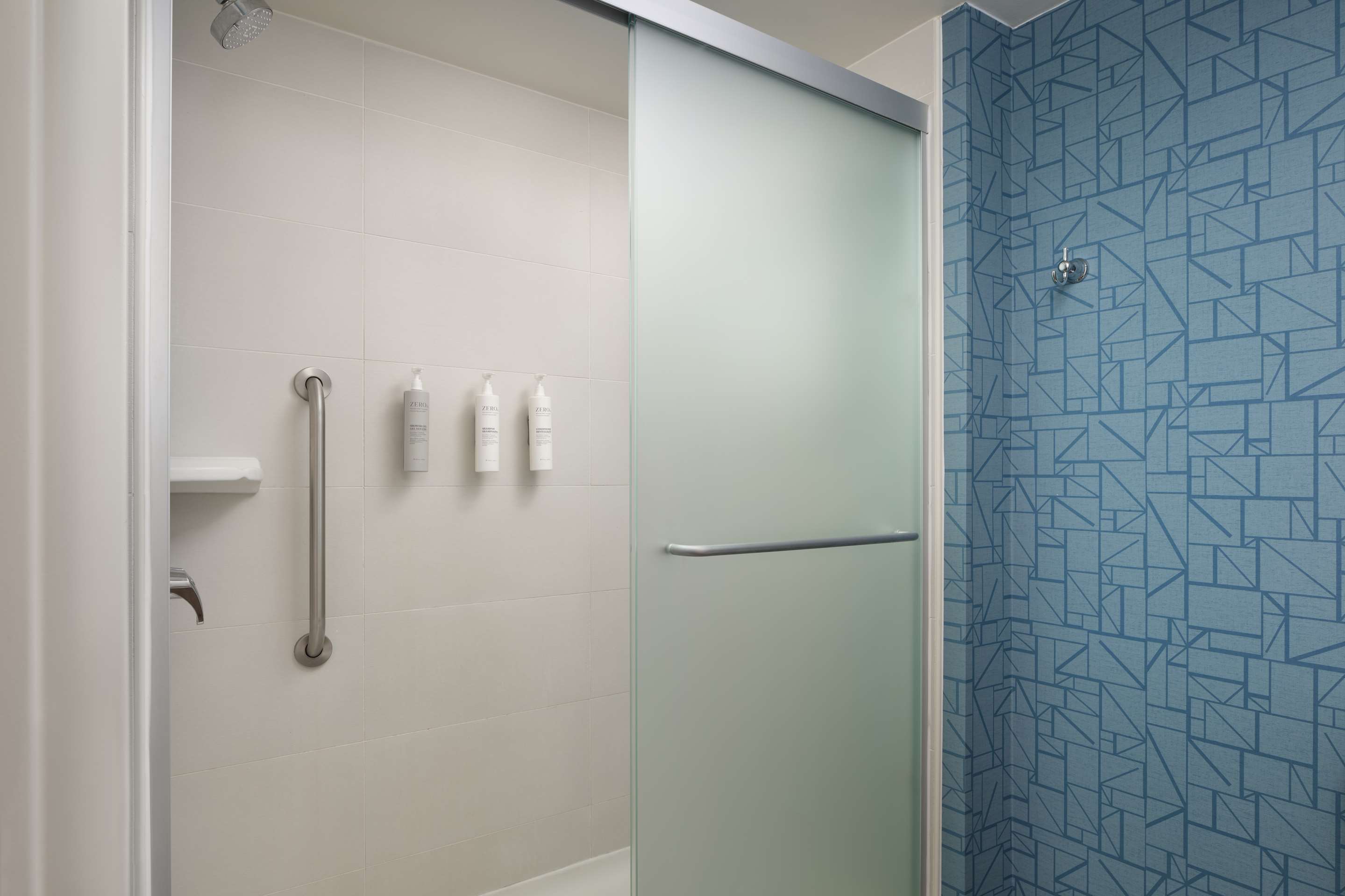 Guest room bath