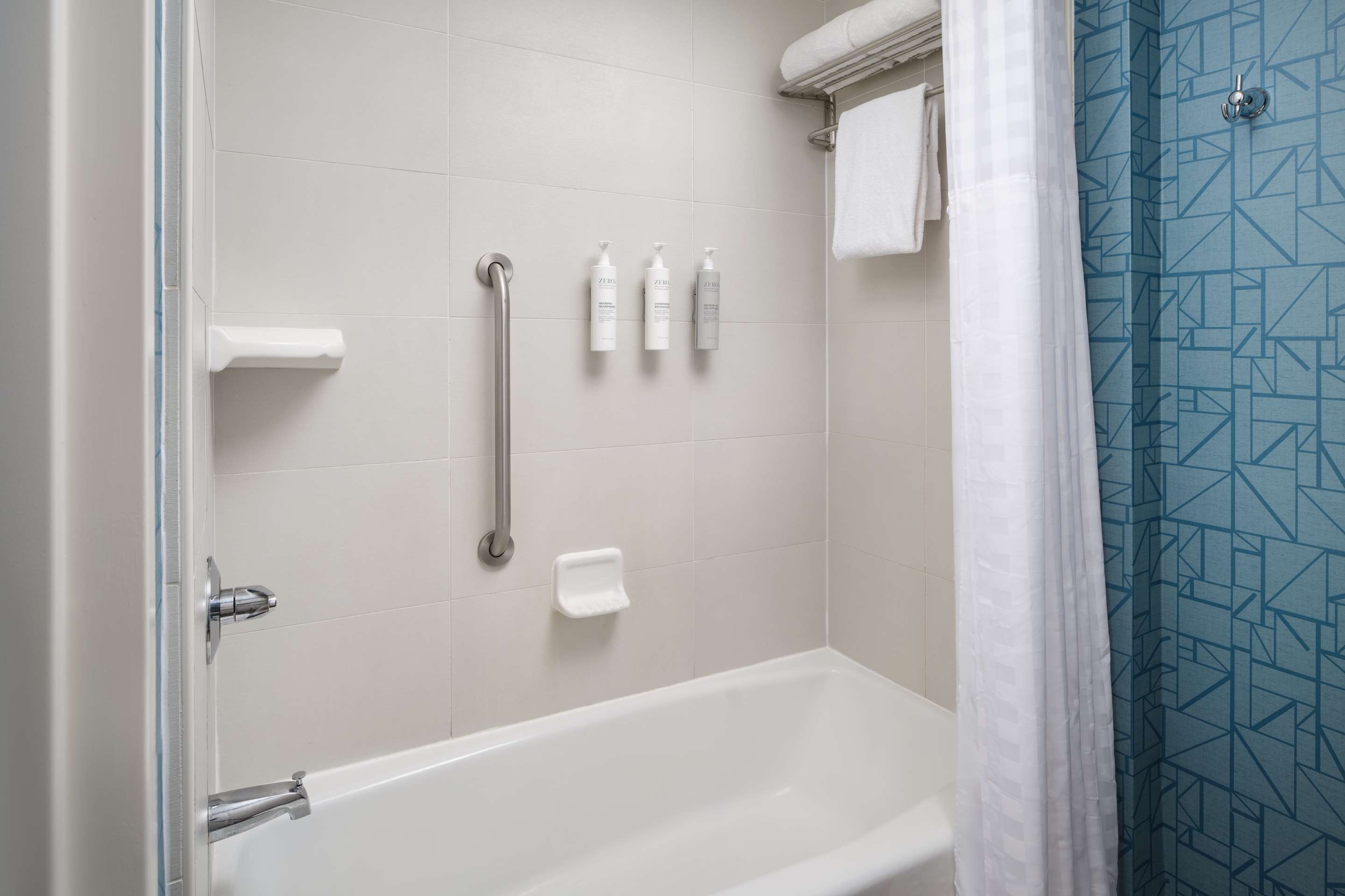 Guest room bath