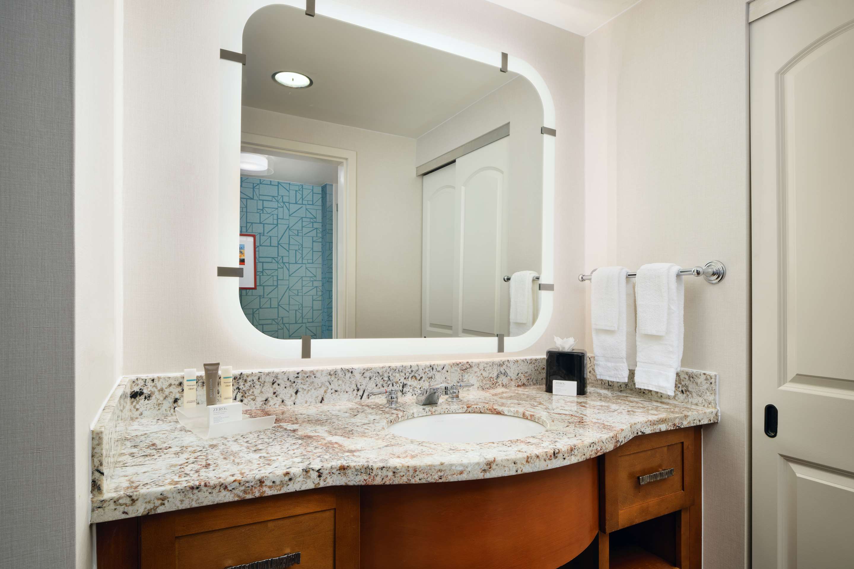 Guest room bath
