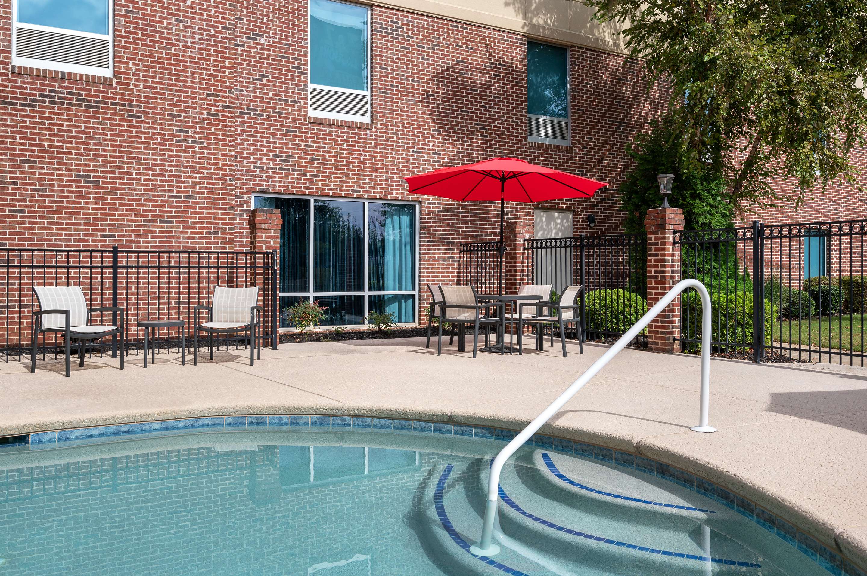 Pool | Hampton Inn Atlanta McDonough