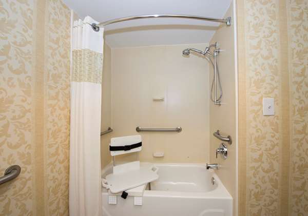  - Hampton Inn & Suites Airport North East Point - I-85, Exit 73