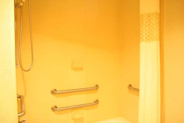  - Hampton Inn & Suites Airport North East Point - I-85, Exit 73