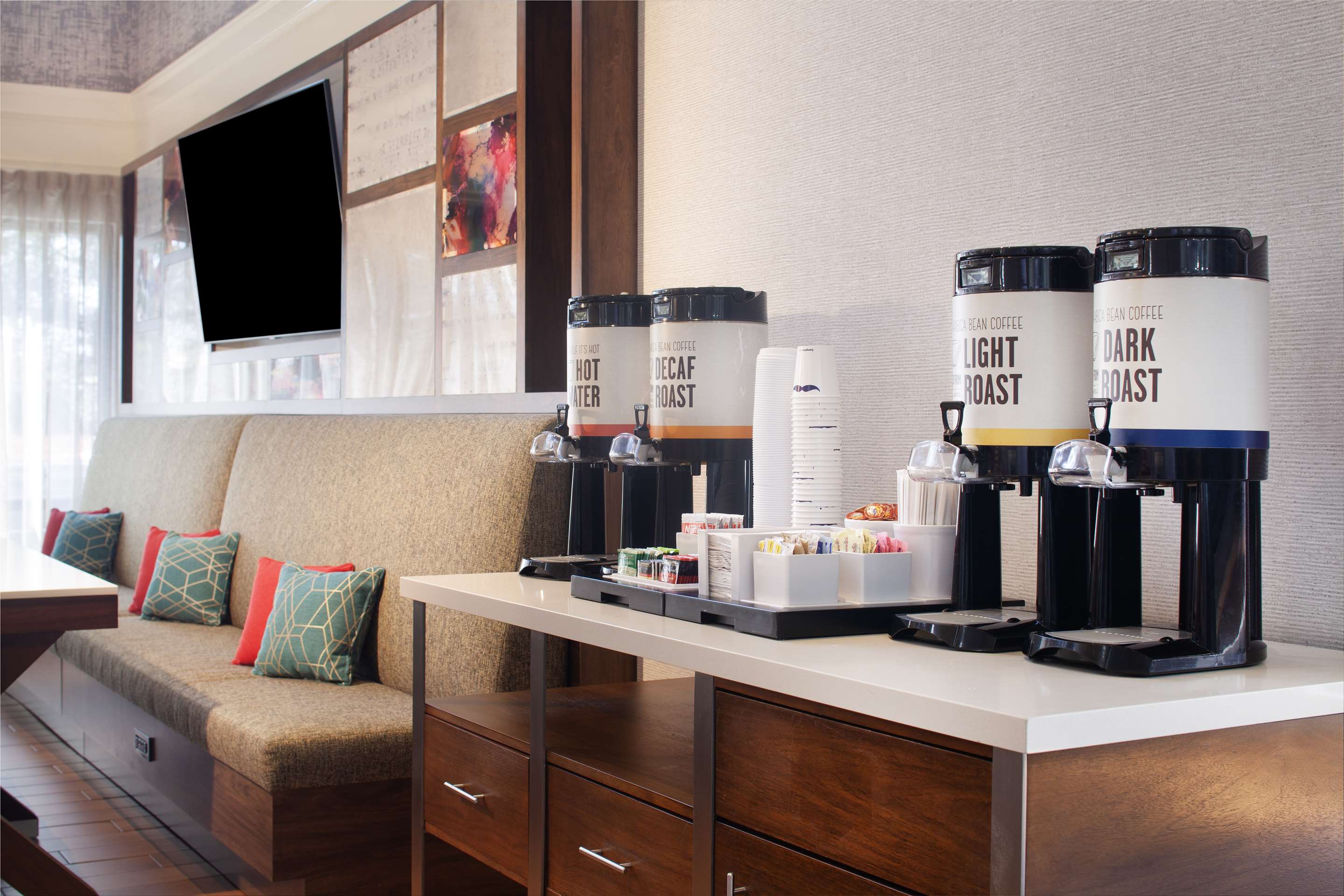 Lobby | Hampton Inn & Suites Atlanta Airport North I-85