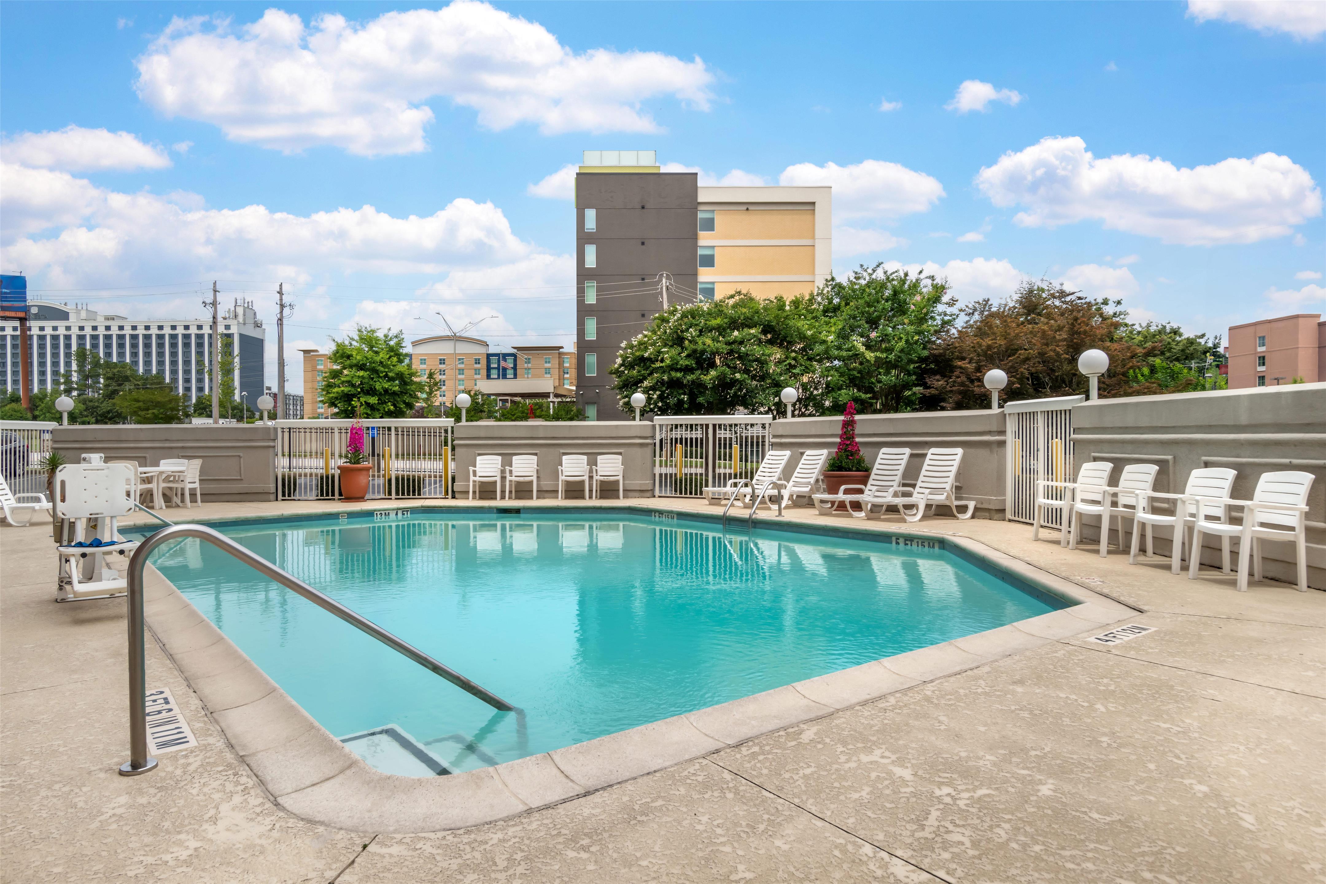 Pool | Hampton Inn & Suites Atlanta Airport North I-85