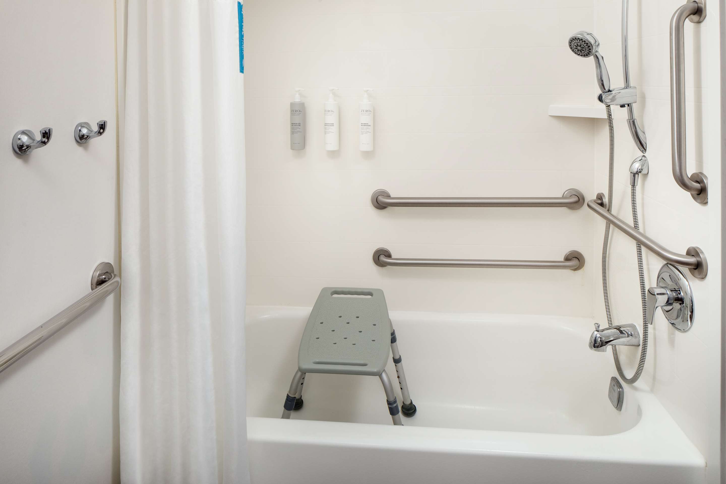 Guest room bath