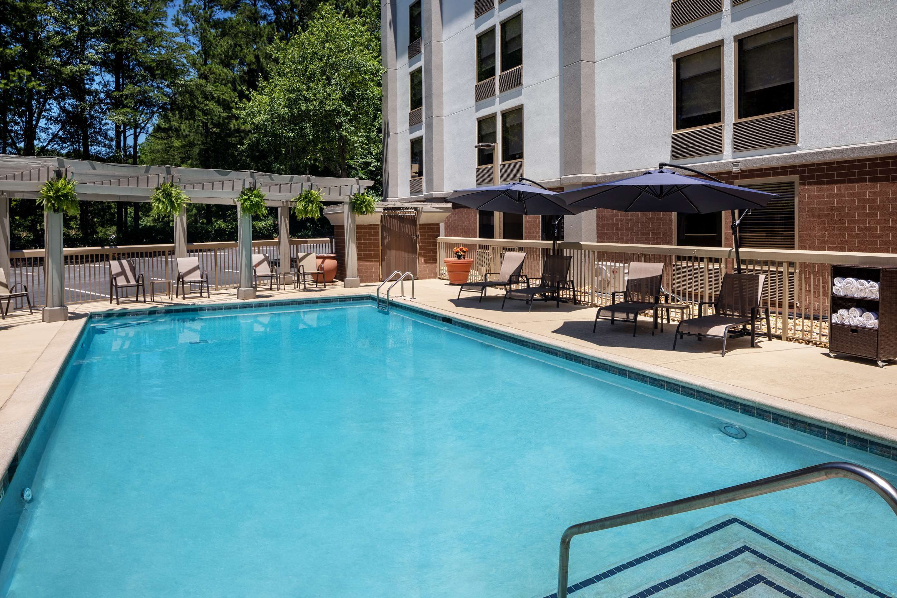 Pool | Hampton Inn Atlanta-Northlake