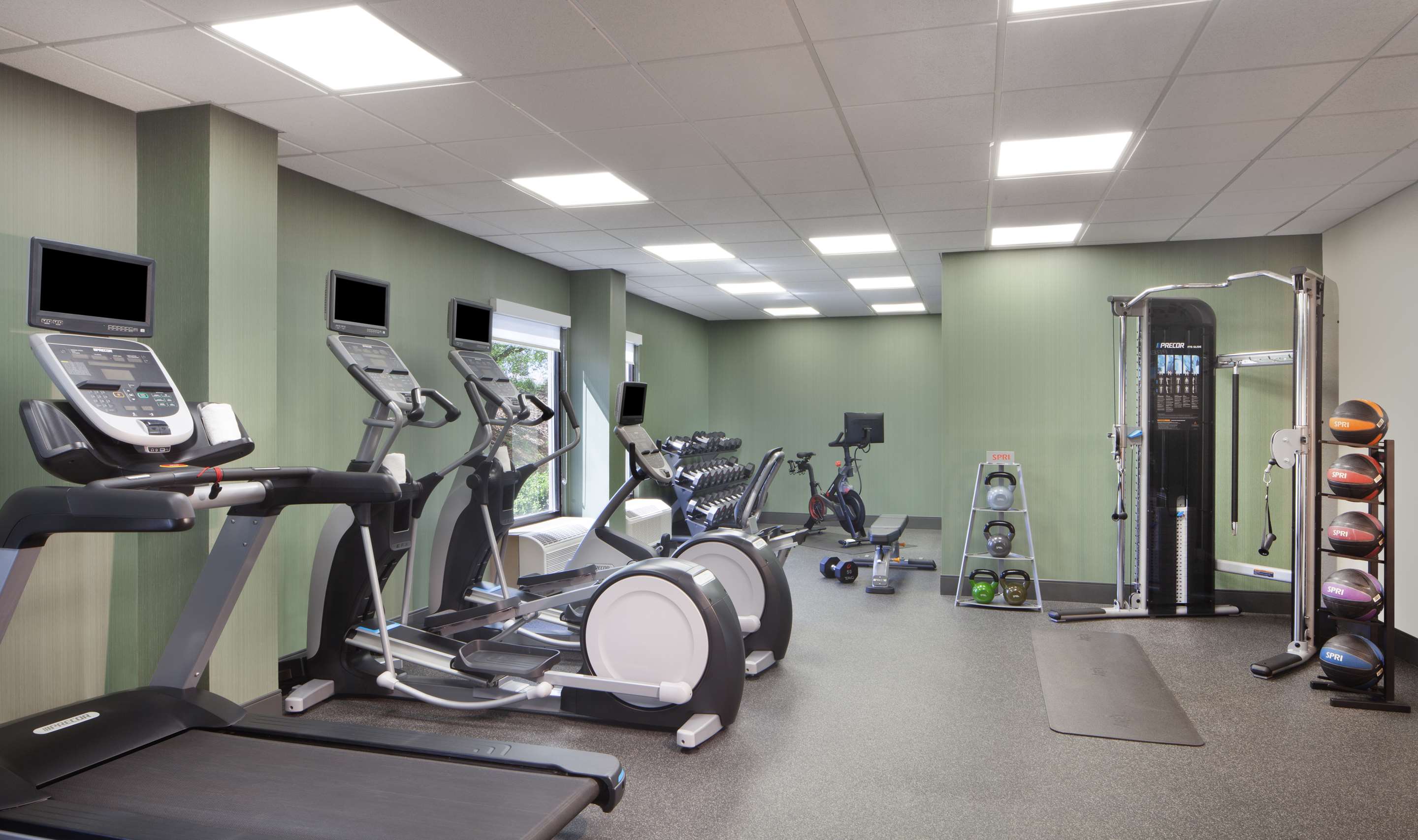 Health club fitness center gym | Hampton Inn Southlake