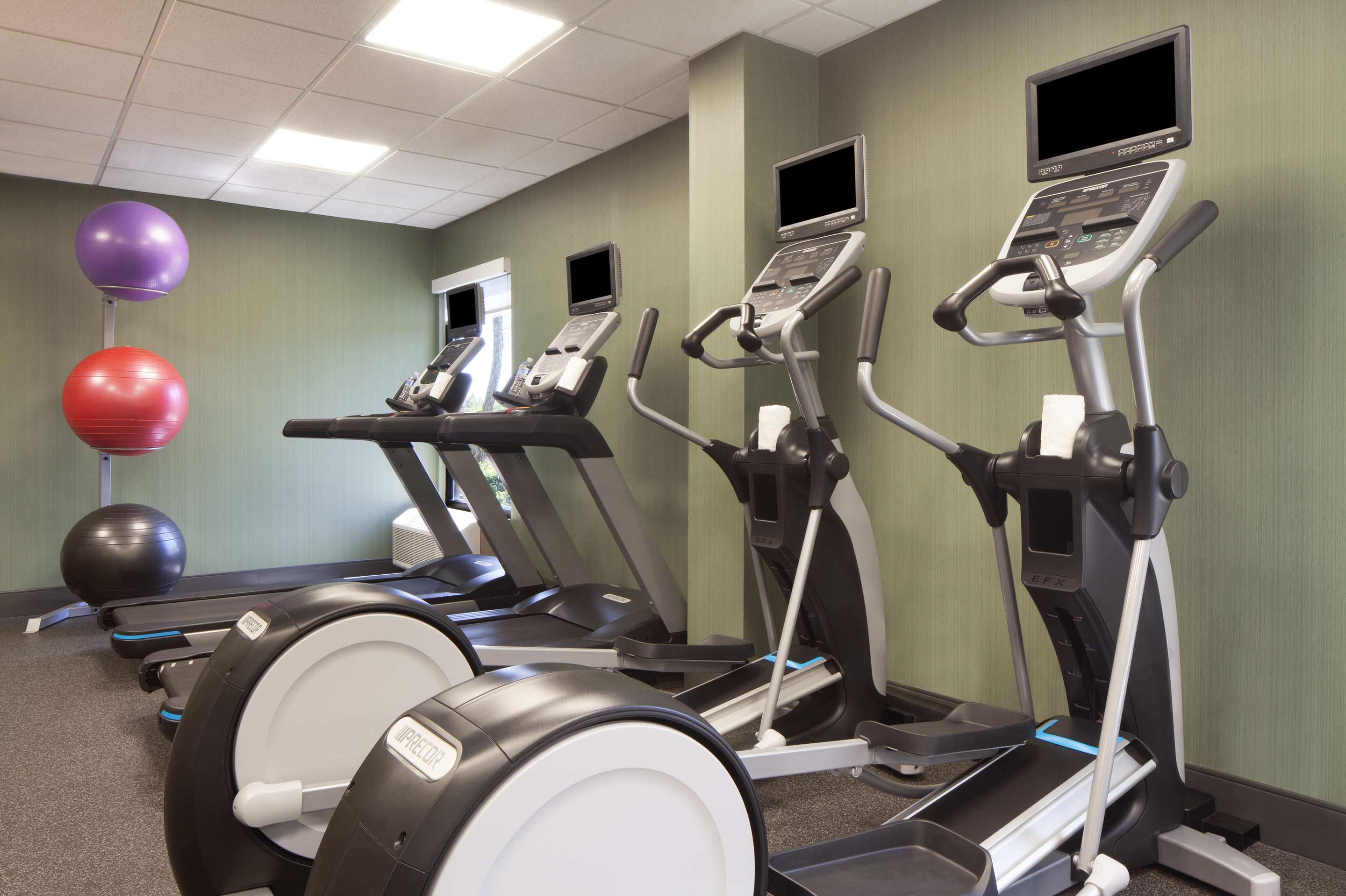 Health club fitness center gym | Hampton Inn Southlake