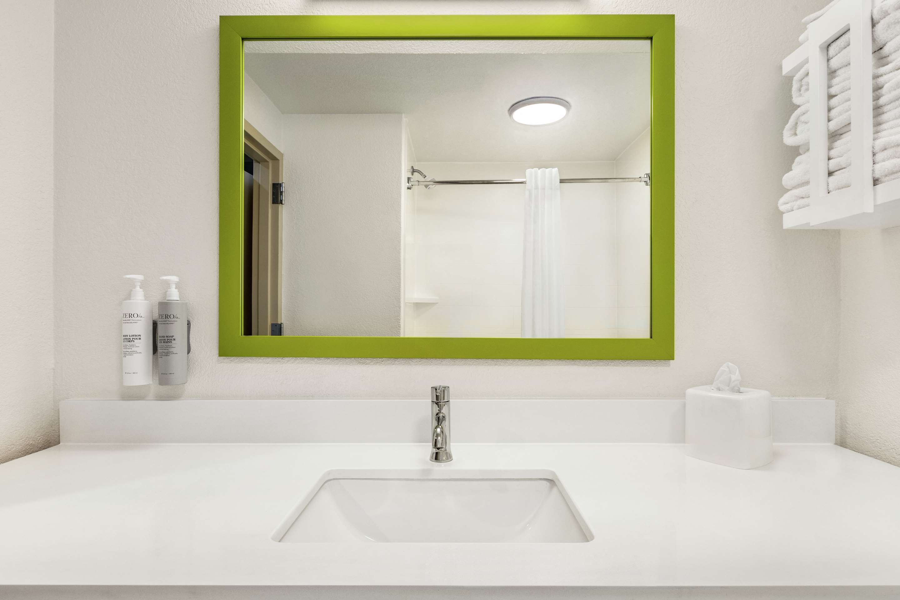Guest room bath