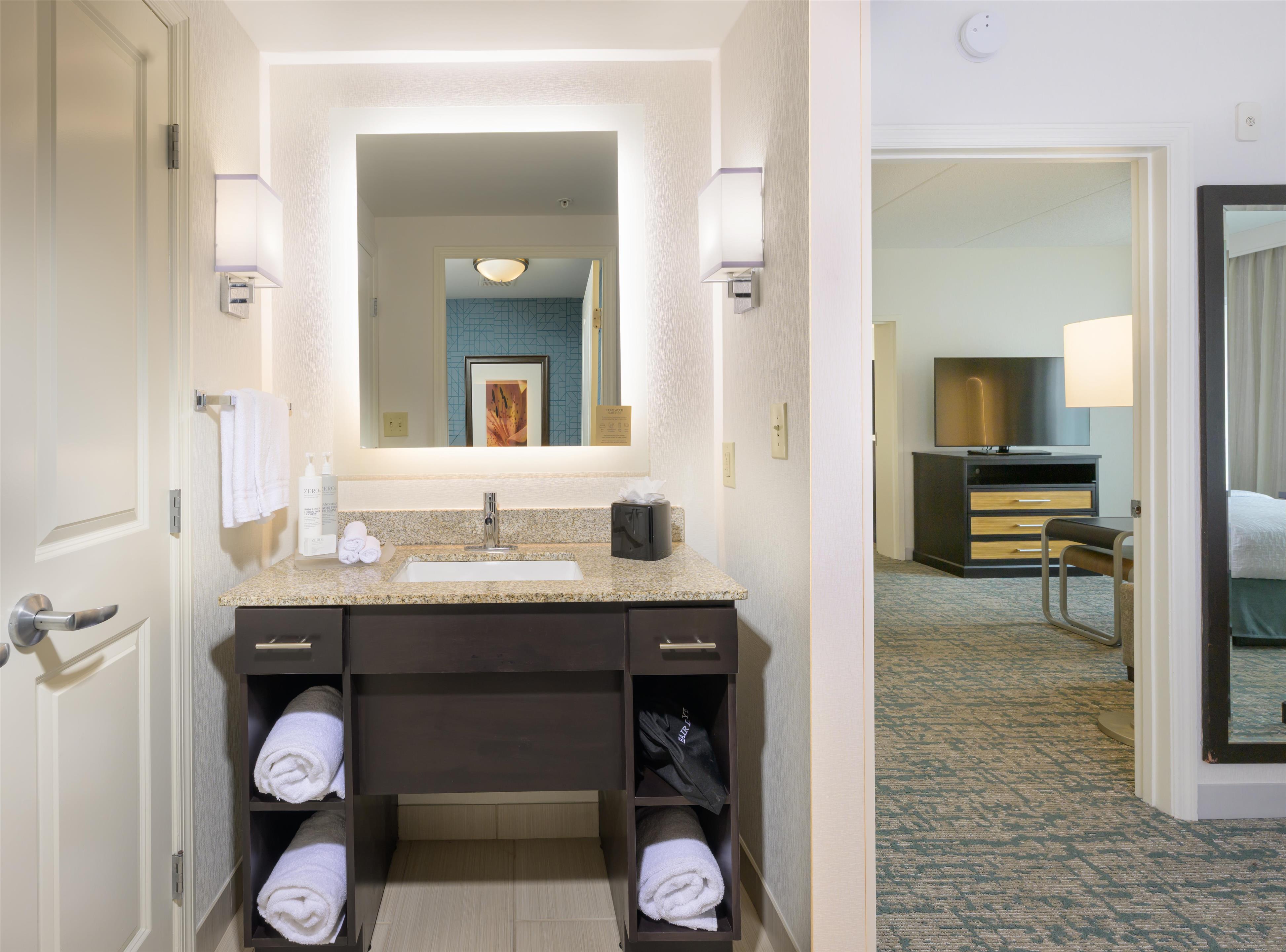 Guest room bath