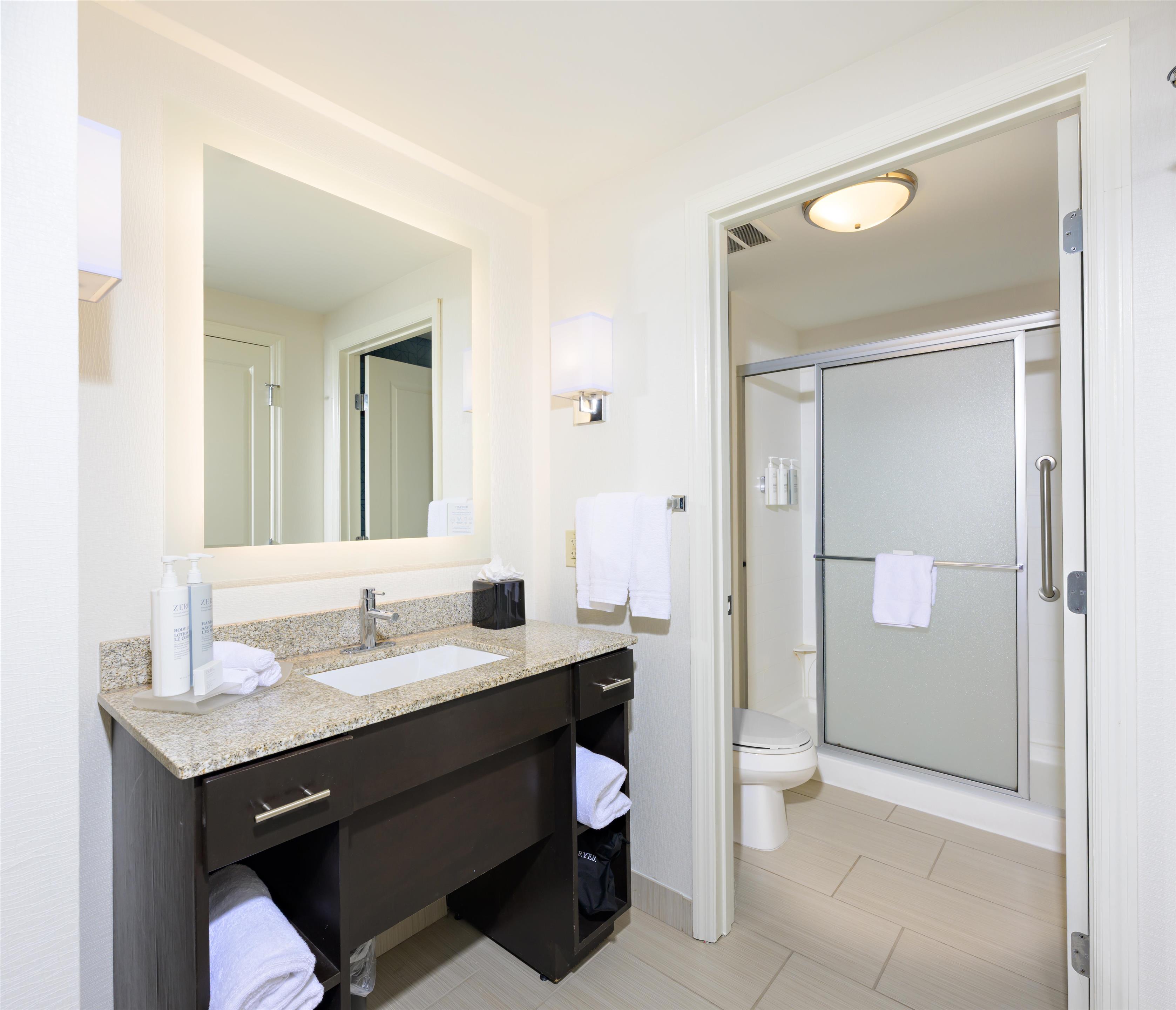 Guest room bath