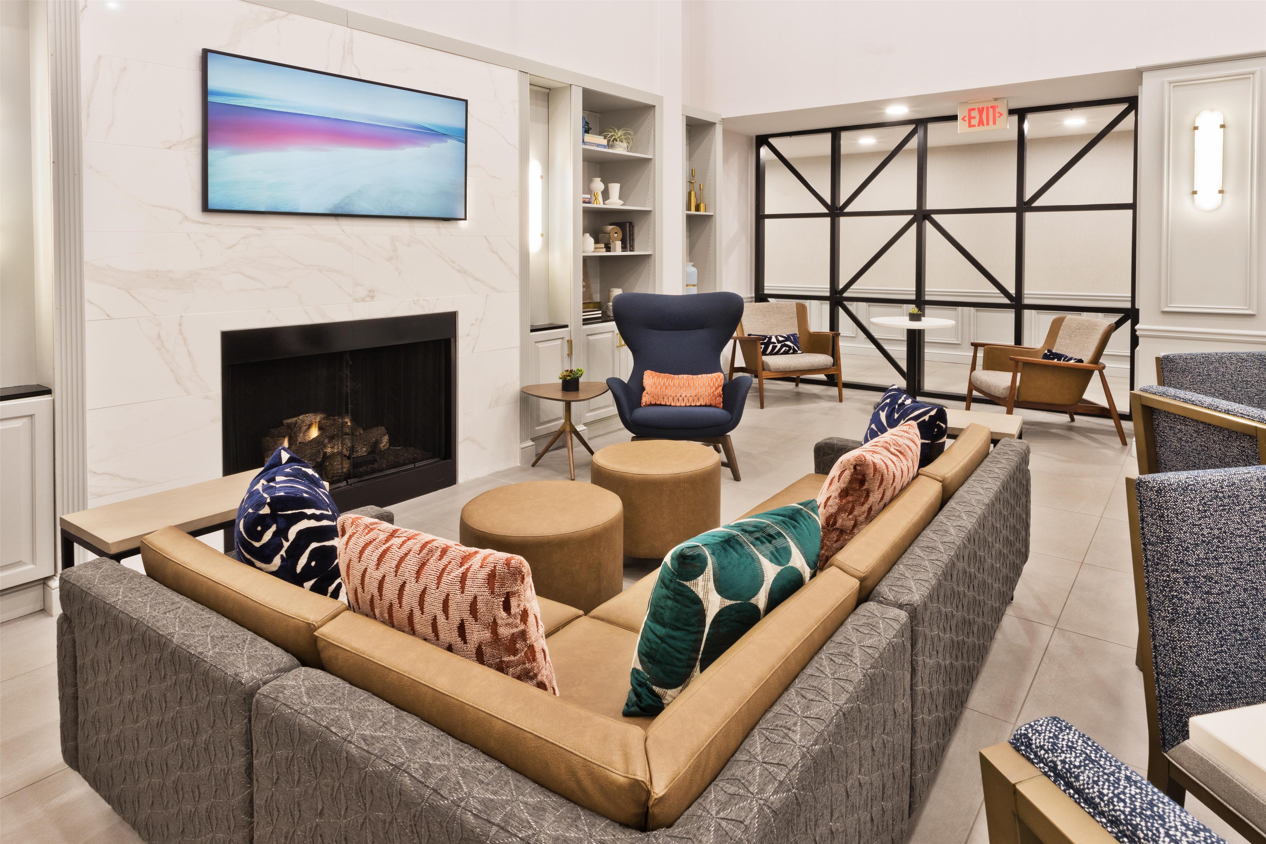 Lobby | Hampton Inn & Suites Lanett-West Point