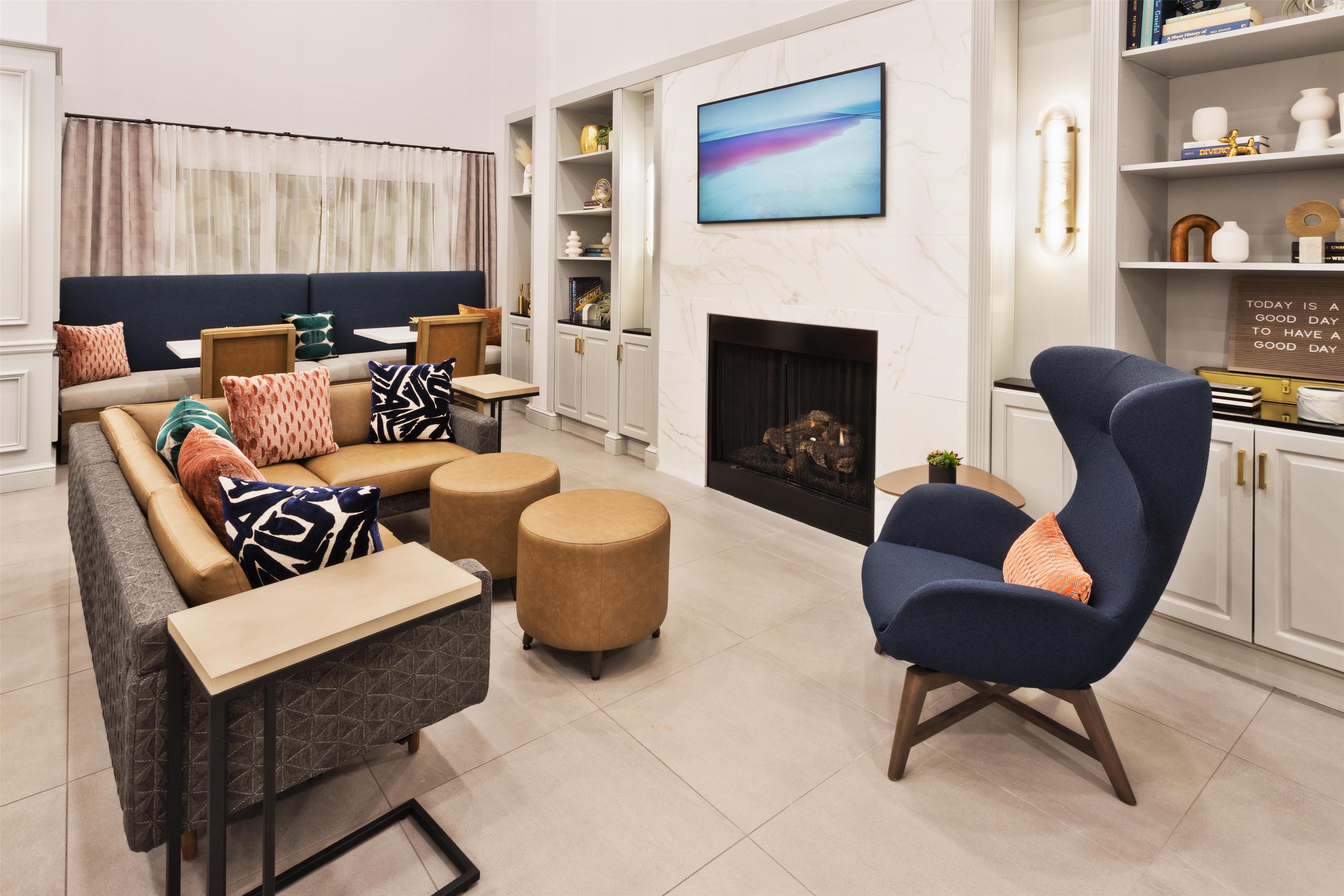Lobby | Hampton Inn & Suites Lanett-West Point