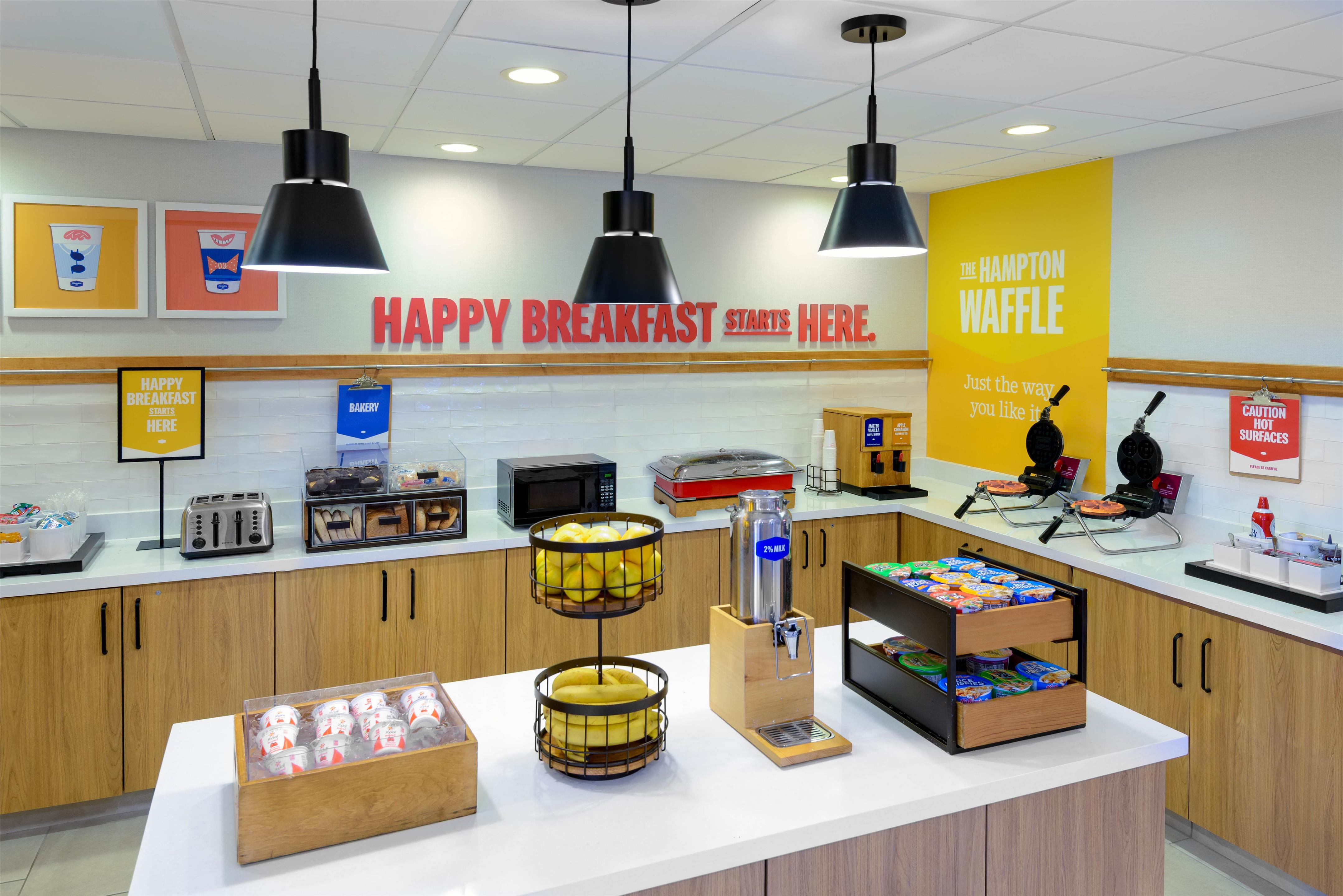 Breakfast Area | Hampton Inn & Suites Austin-Airport