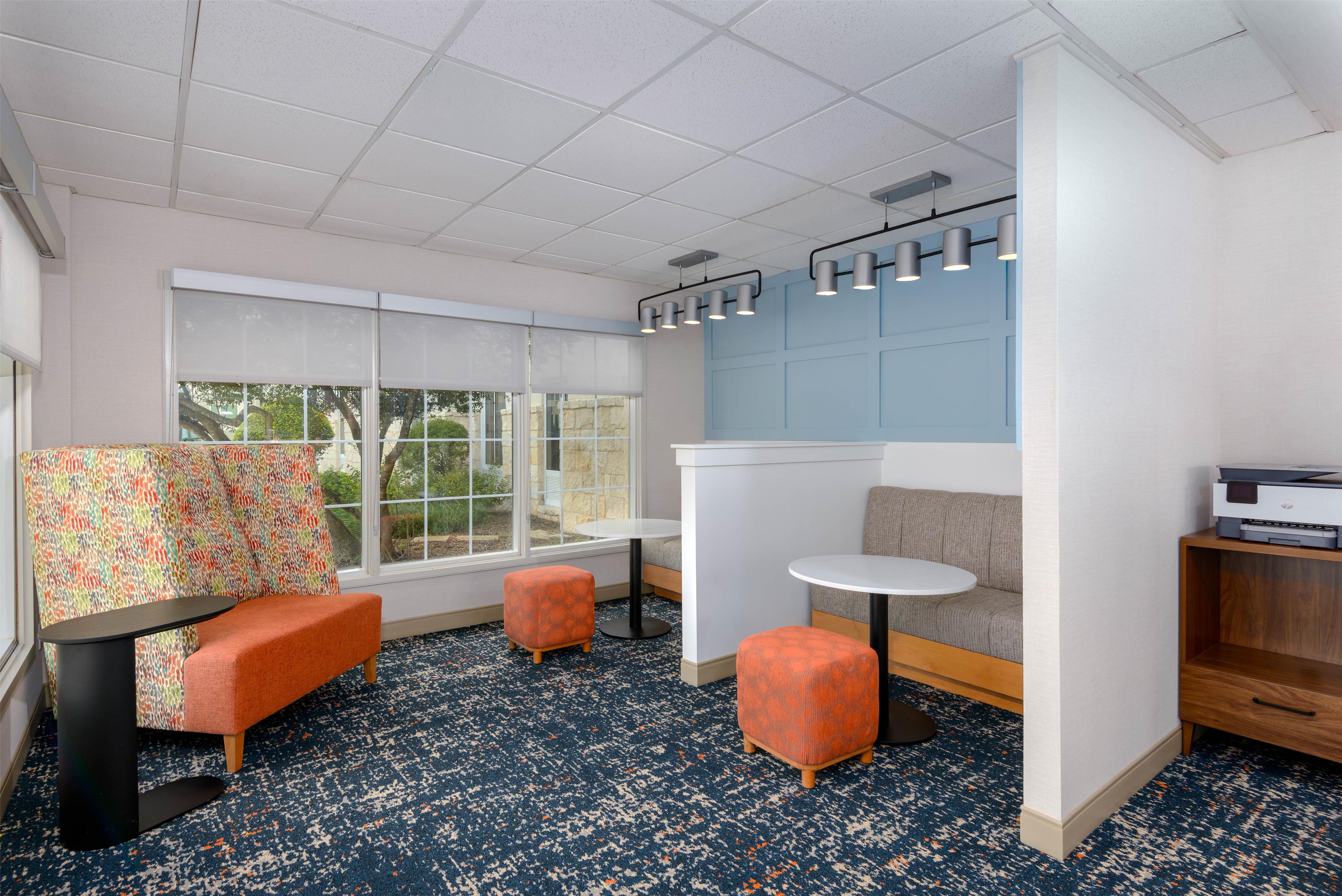 Business Center | Hampton Inn & Suites Austin-Airport