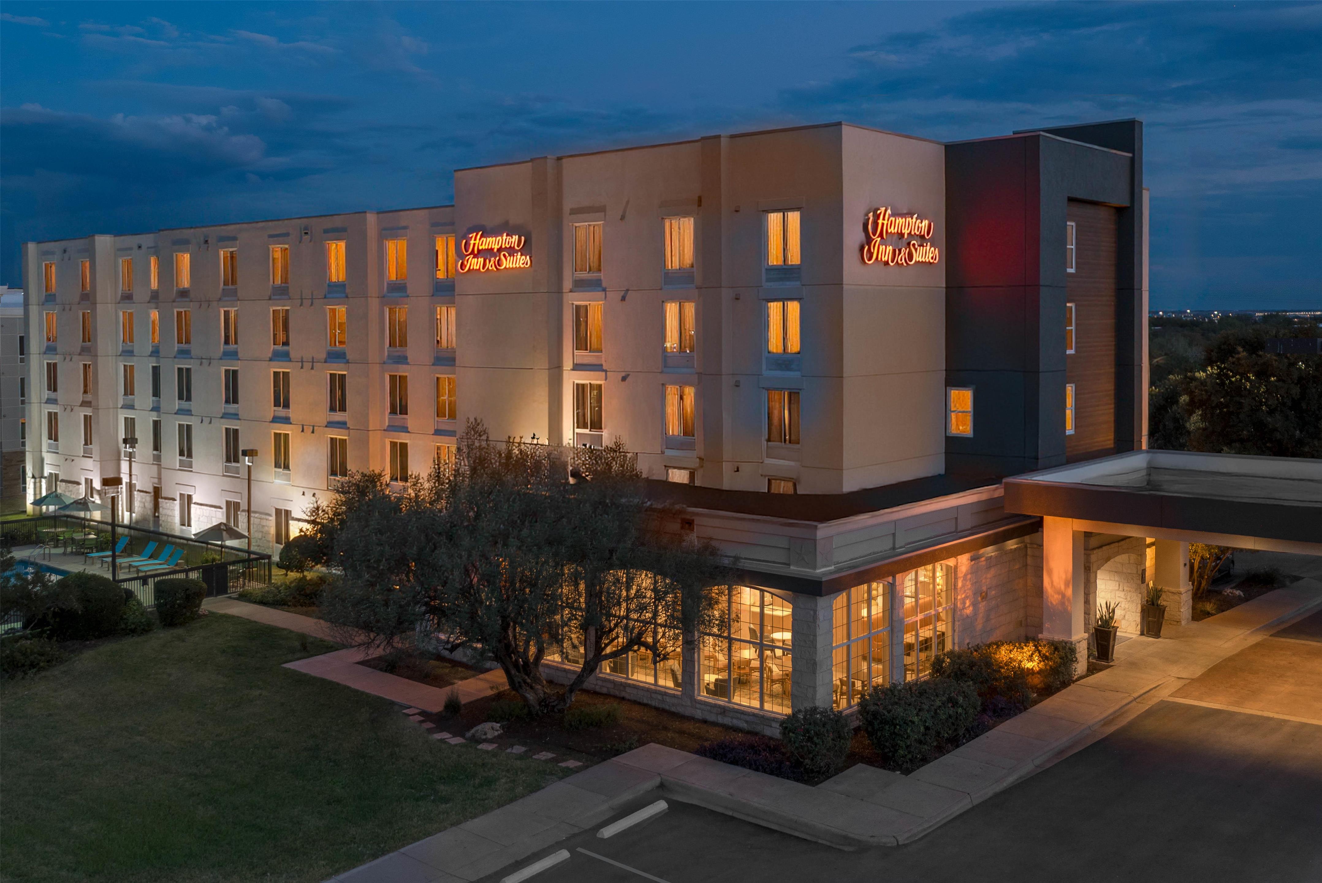 Exterior | Hampton Inn & Suites Austin-Airport