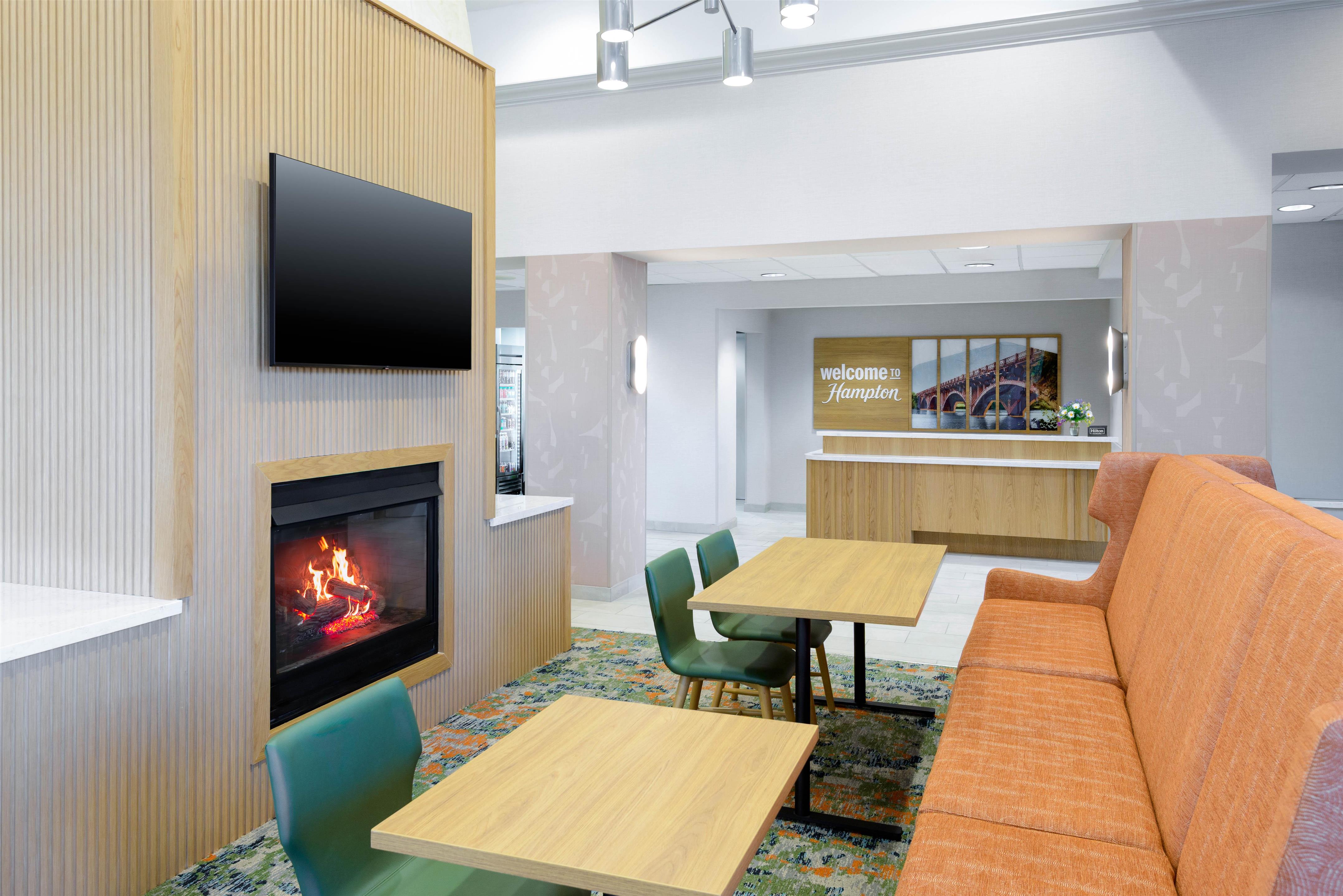 Reception | Hampton Inn & Suites Austin-Airport