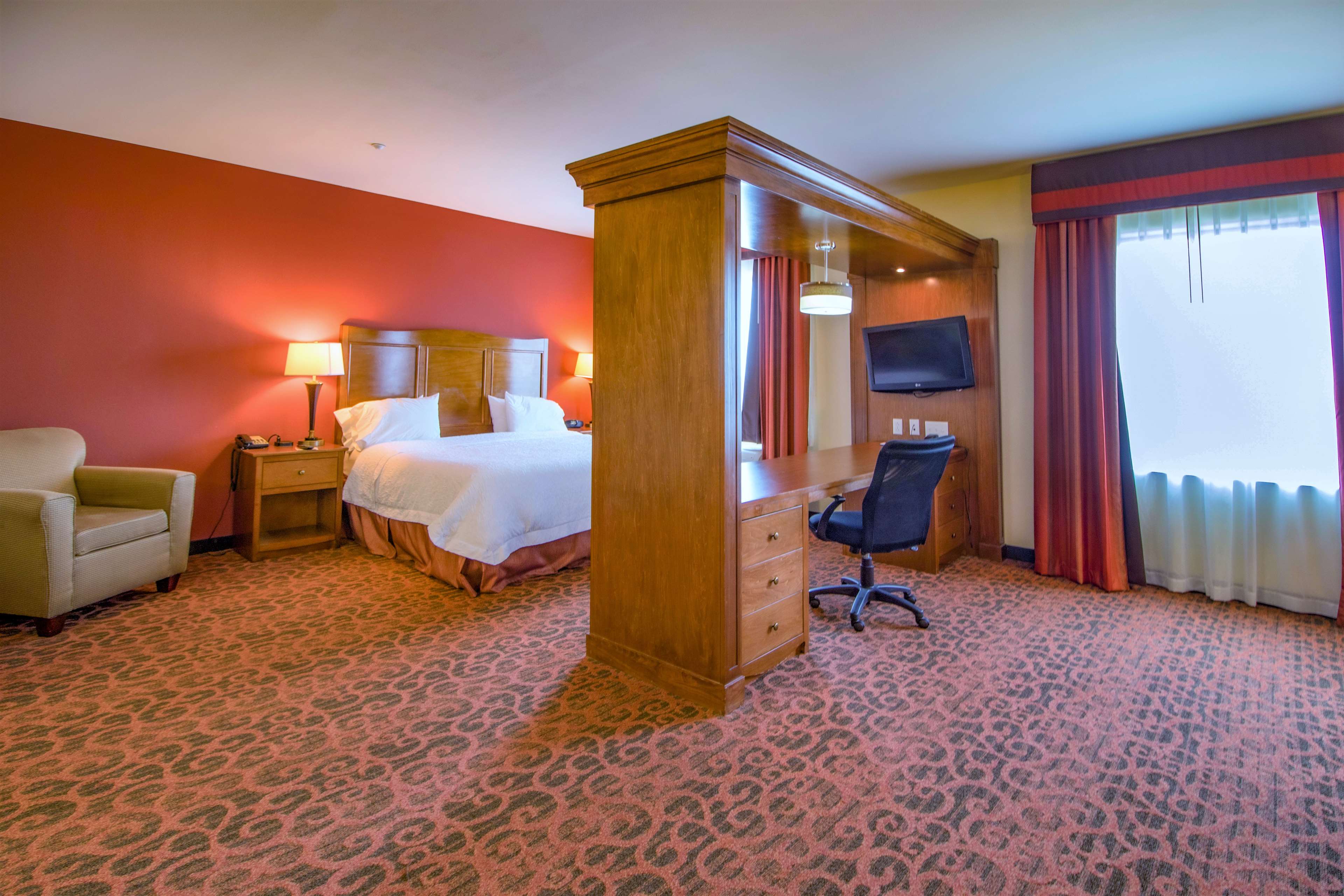 Hampton Inn and Suites Bastrop - Tap to explore photos