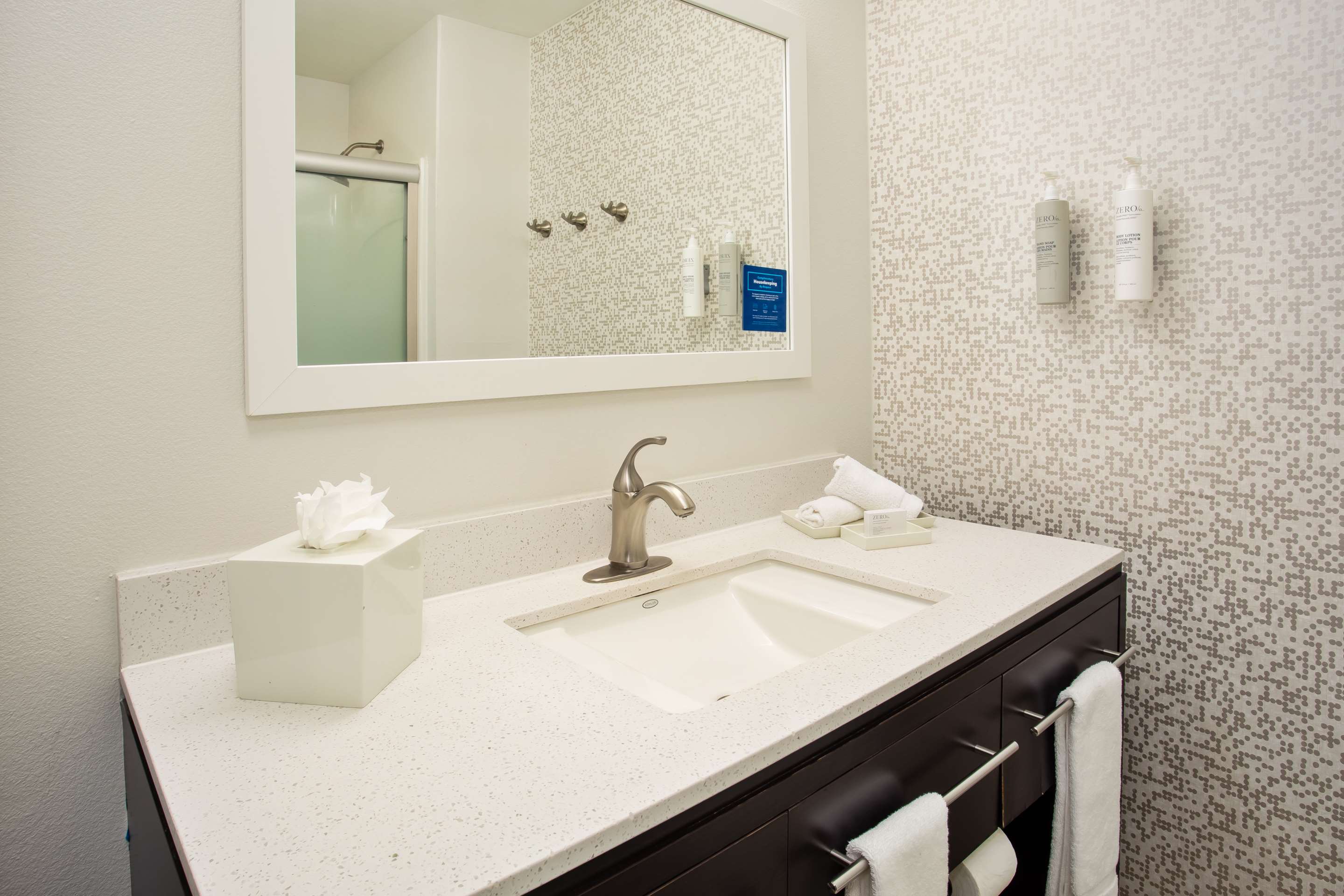 Guest room bath