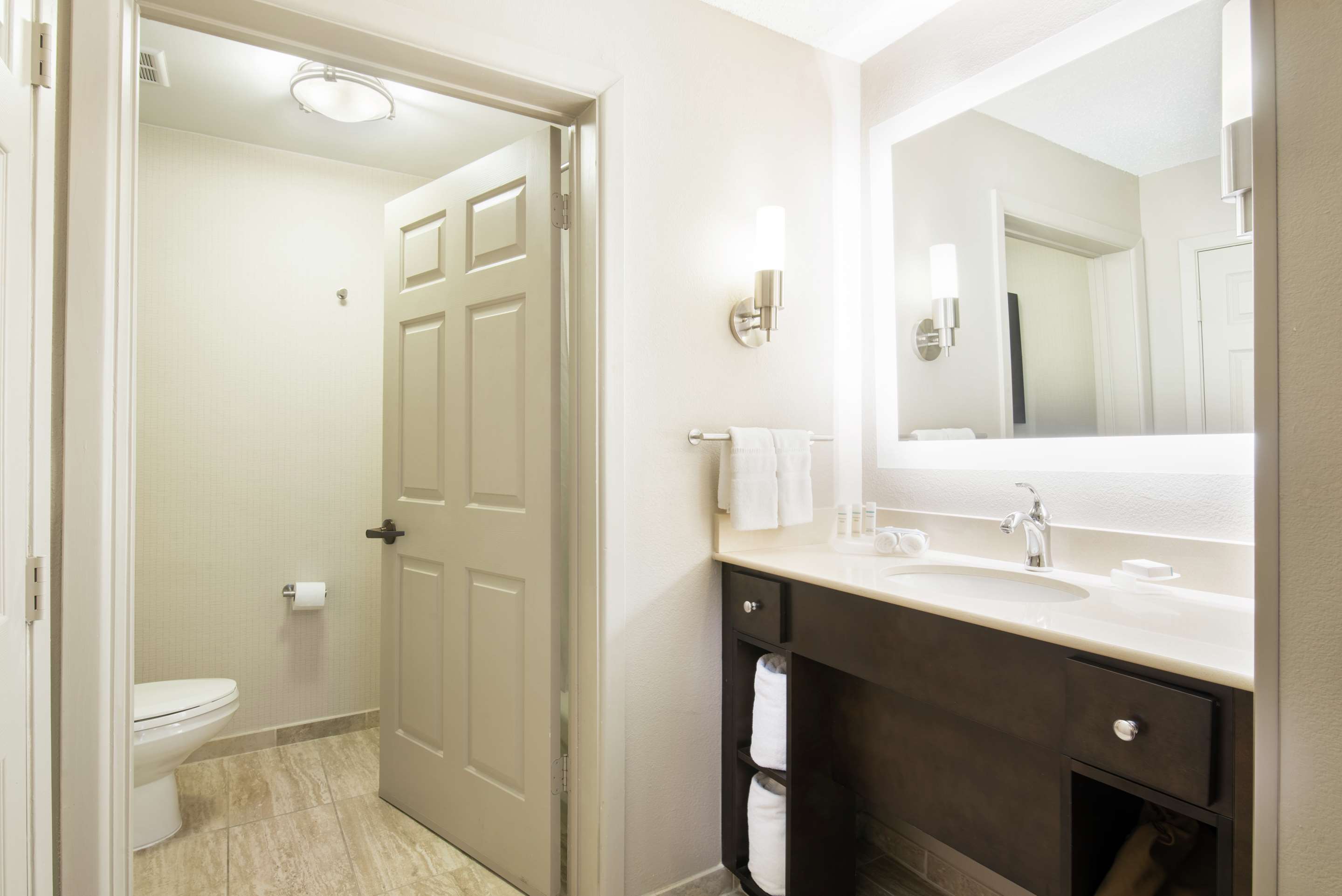 Guest room bath