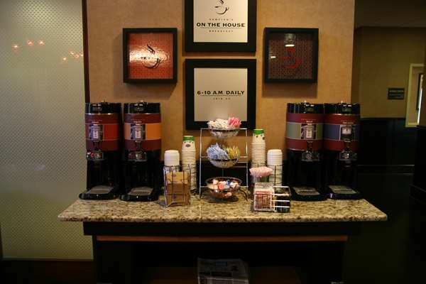 Restaurant - Hampton Inn & Suites Lakeway