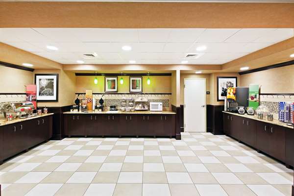 Restaurant - Hampton Inn & Suites Lakeway