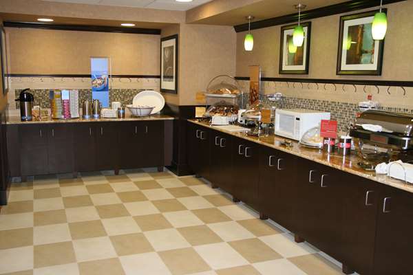 Restaurant - Hampton Inn & Suites Lakeway