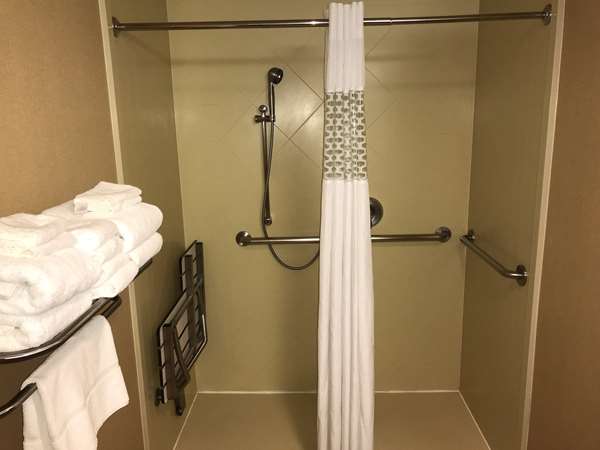  - Hampton Inn & Suites Lakeway