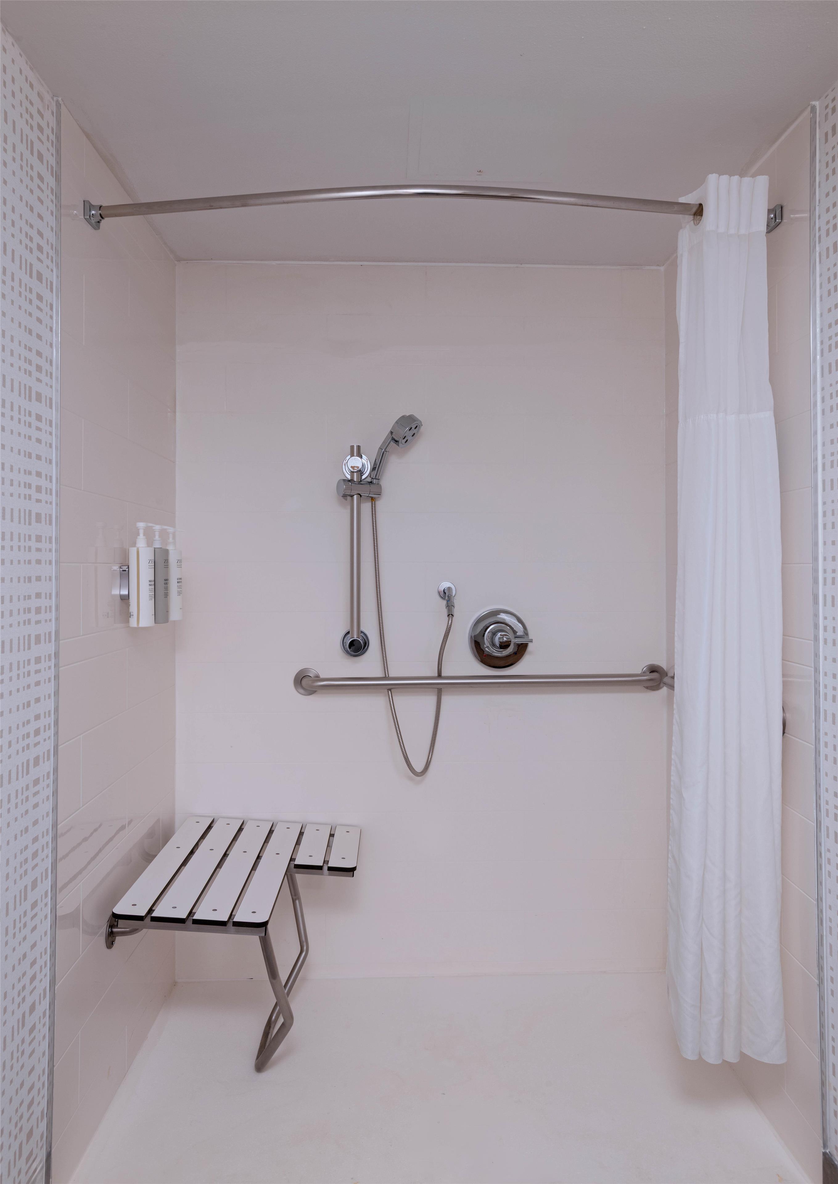 Hampton Inn & Suites by Hilton Austin - Lakeway Room Type - 1 KNG ACC ROLLIN SHWR NS