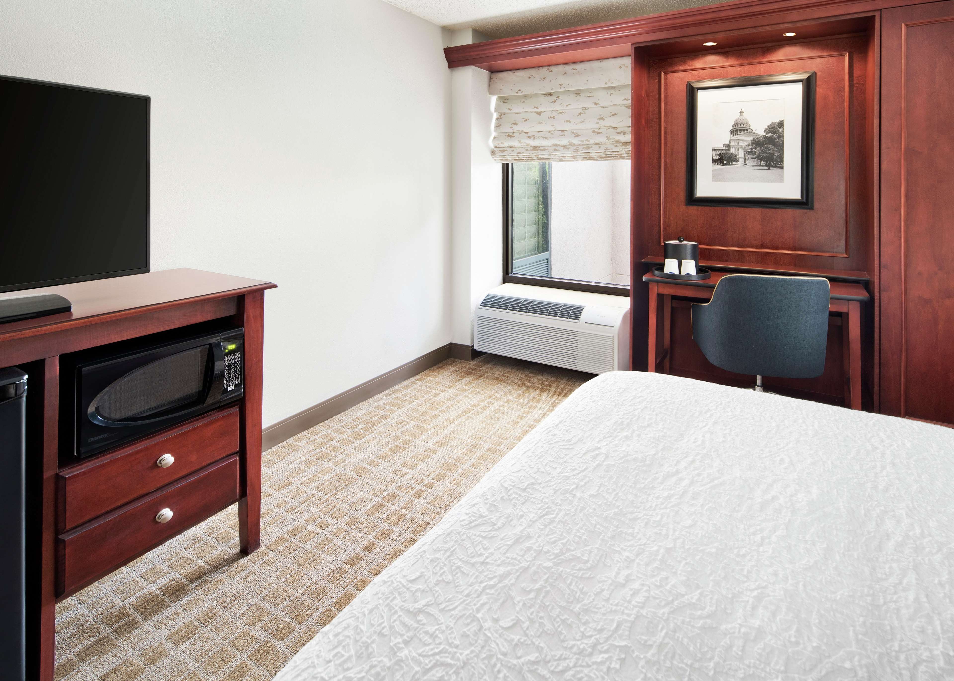 Hampton Inn Austin North @ I - 35 & Hwy 183 Room Type - 1 QN MOB HEAR ACC TUB NS