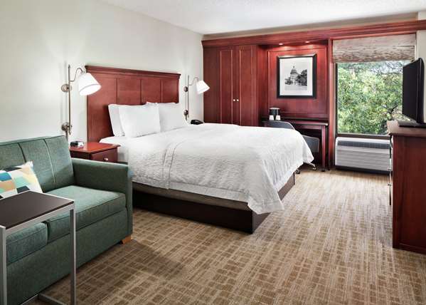  - Hampton Inn Hwy 183 Austin - I-35, Exit 240